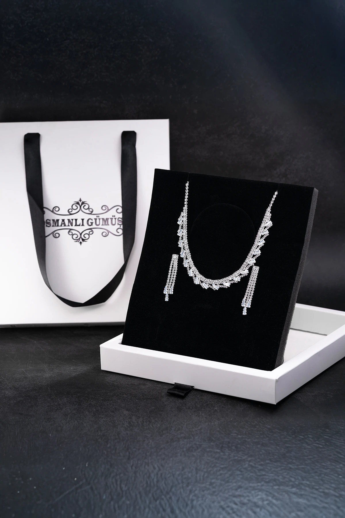 Kadın Bijuteri Kolye Küpe Set - Isabella Model Baget Ve Zirkon Taşlı Zarif Su Yolu Set