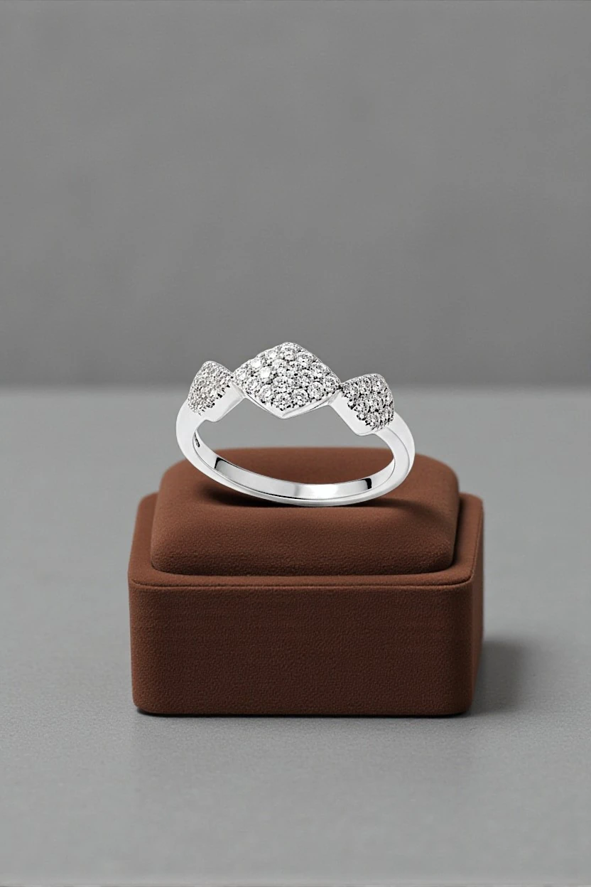 Kadın Gümüş Yüzük - Kleopatra Model Zirkon Taşlı Su Yolu Yüzük