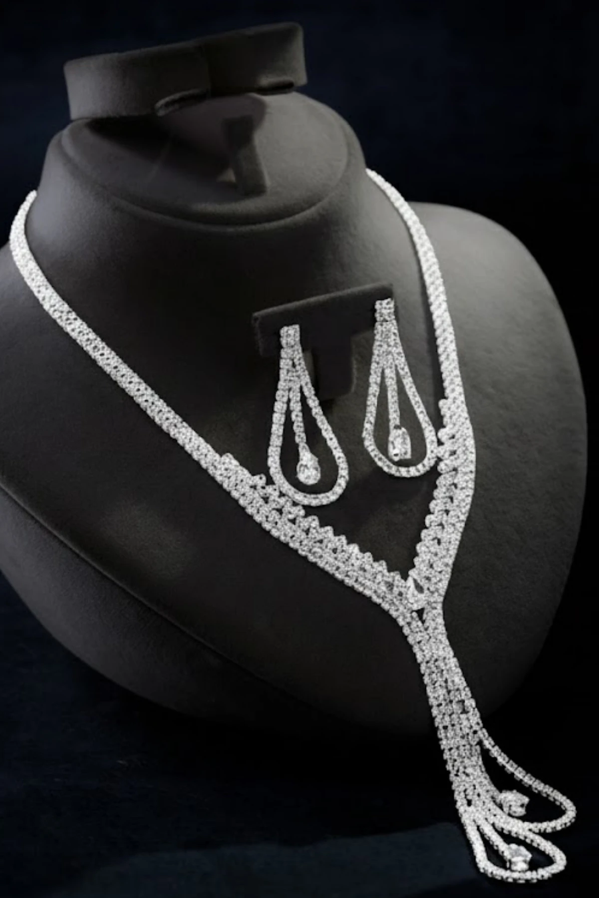 Kadın Bijuteri Kolye Küpe Set - Elisia Model Baget ve Zirkon Taşlı Su Yolu Set