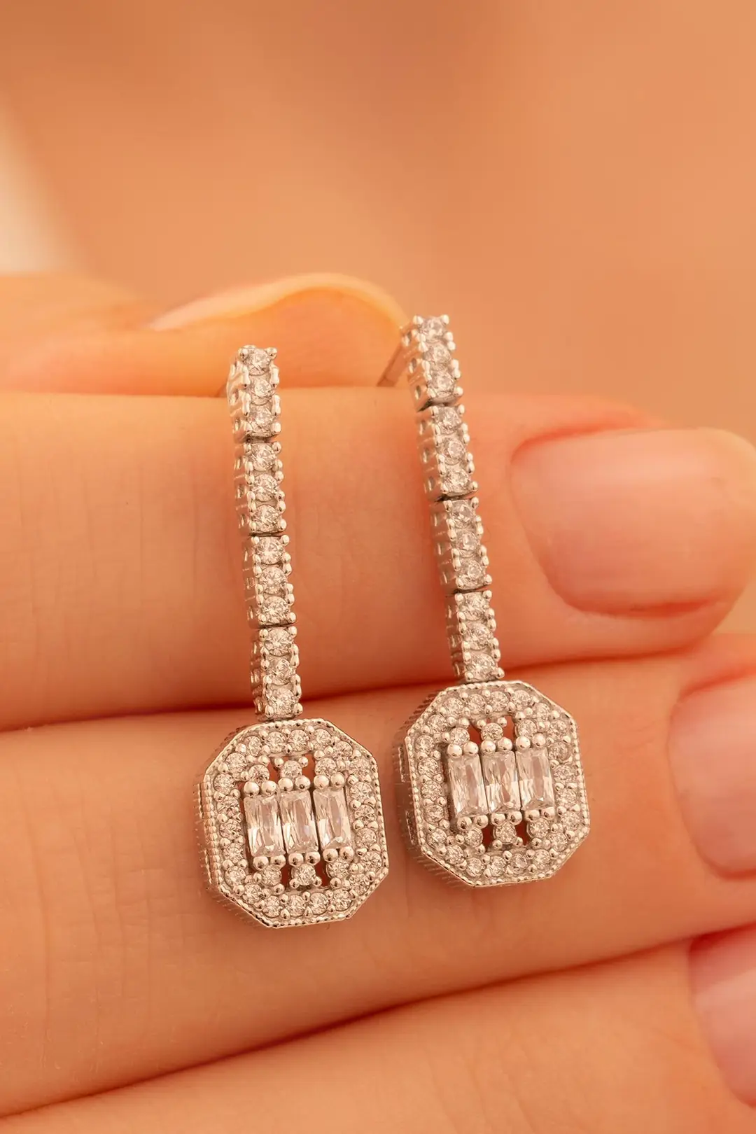 Women's Silver Earrings Ferahnaz Baguette Stone-set Zircon Süslemeli Women's Earrings