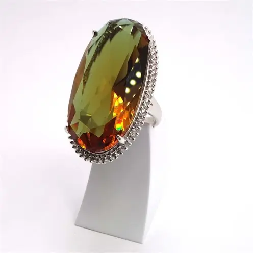İri Stone-set Elips Zultanit Women's Silver Ring