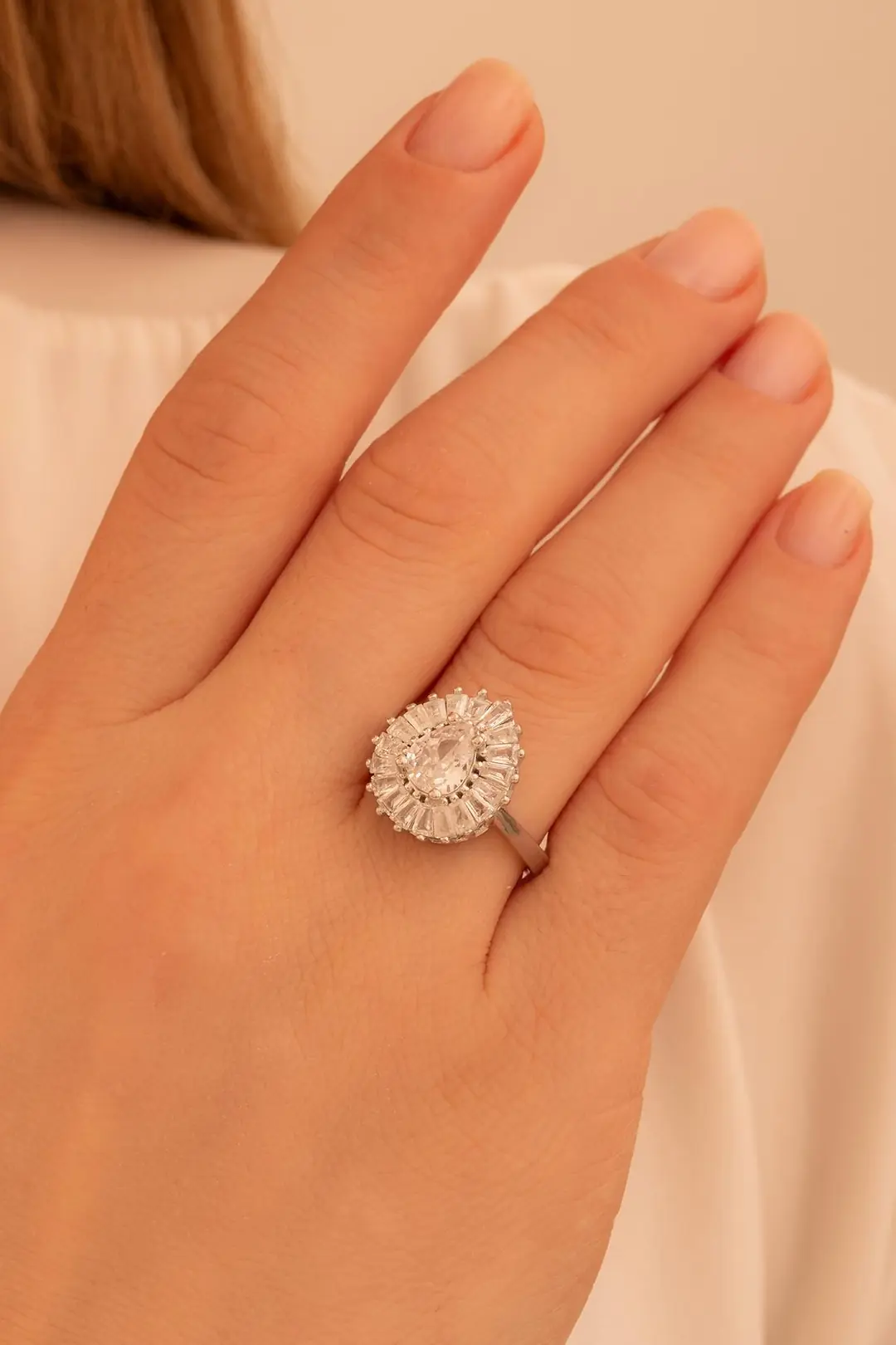 Women's Silver Ring Drop Zircon Stone-set Baguette Süslemeli Rhodium-Plated Women's Ring