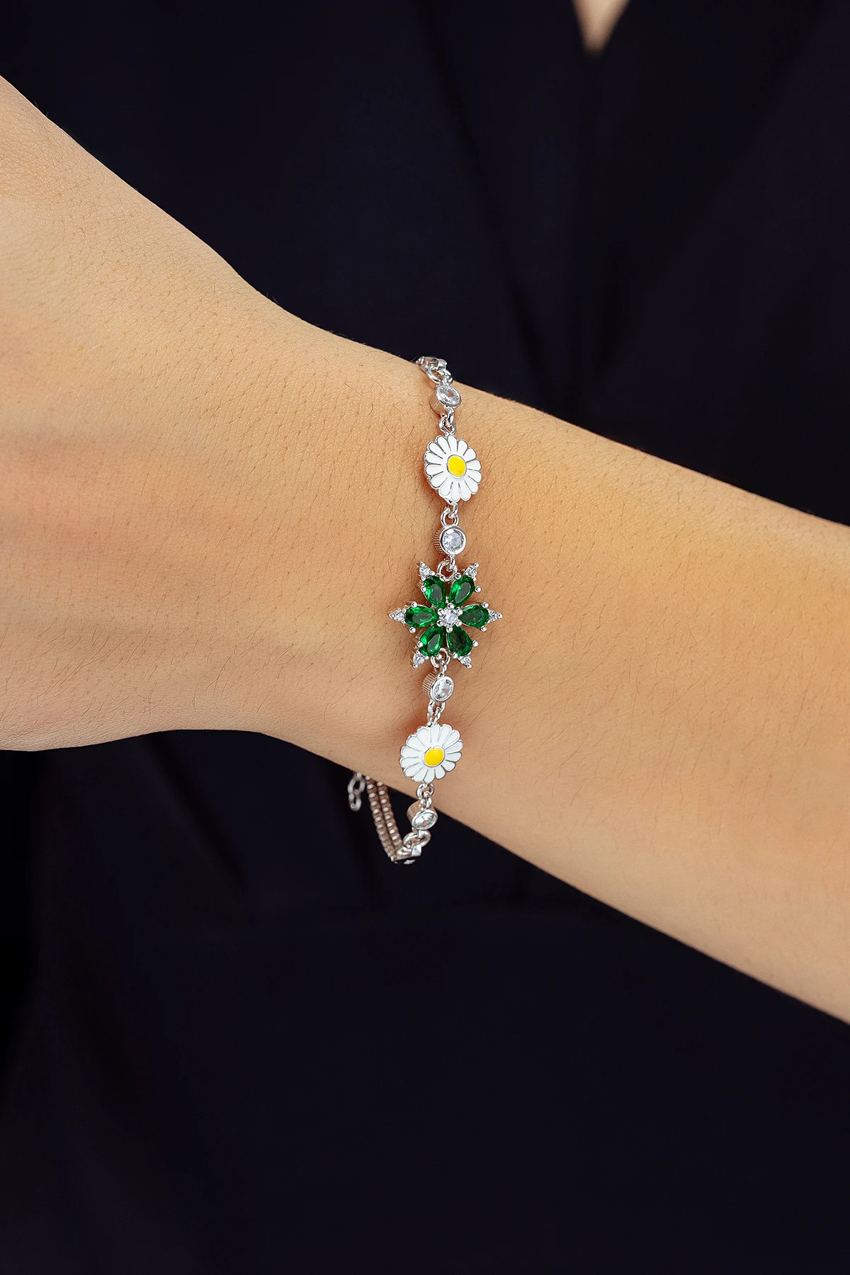 Kadın Gümüş Bileklik Yeşil Zirkon Taşlı Nergiz Motifli Yanı Papatya Çiçek Kadın Bileklik