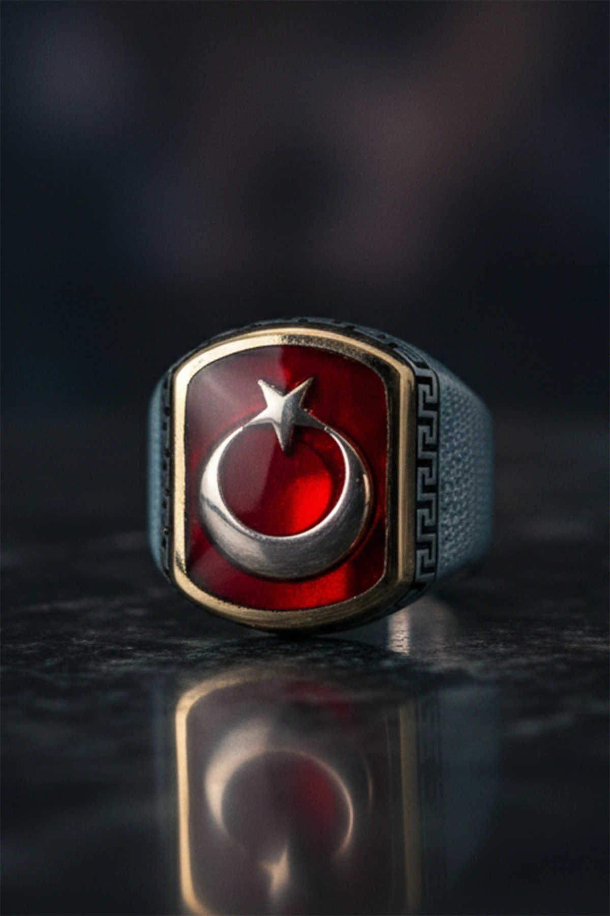 Erkek Gümüş Yüzük - Ay Yıldız İşlemeli Kırmızı Yakut Taşlı Grek Desenli Türk Bayrağı Model Yüzük