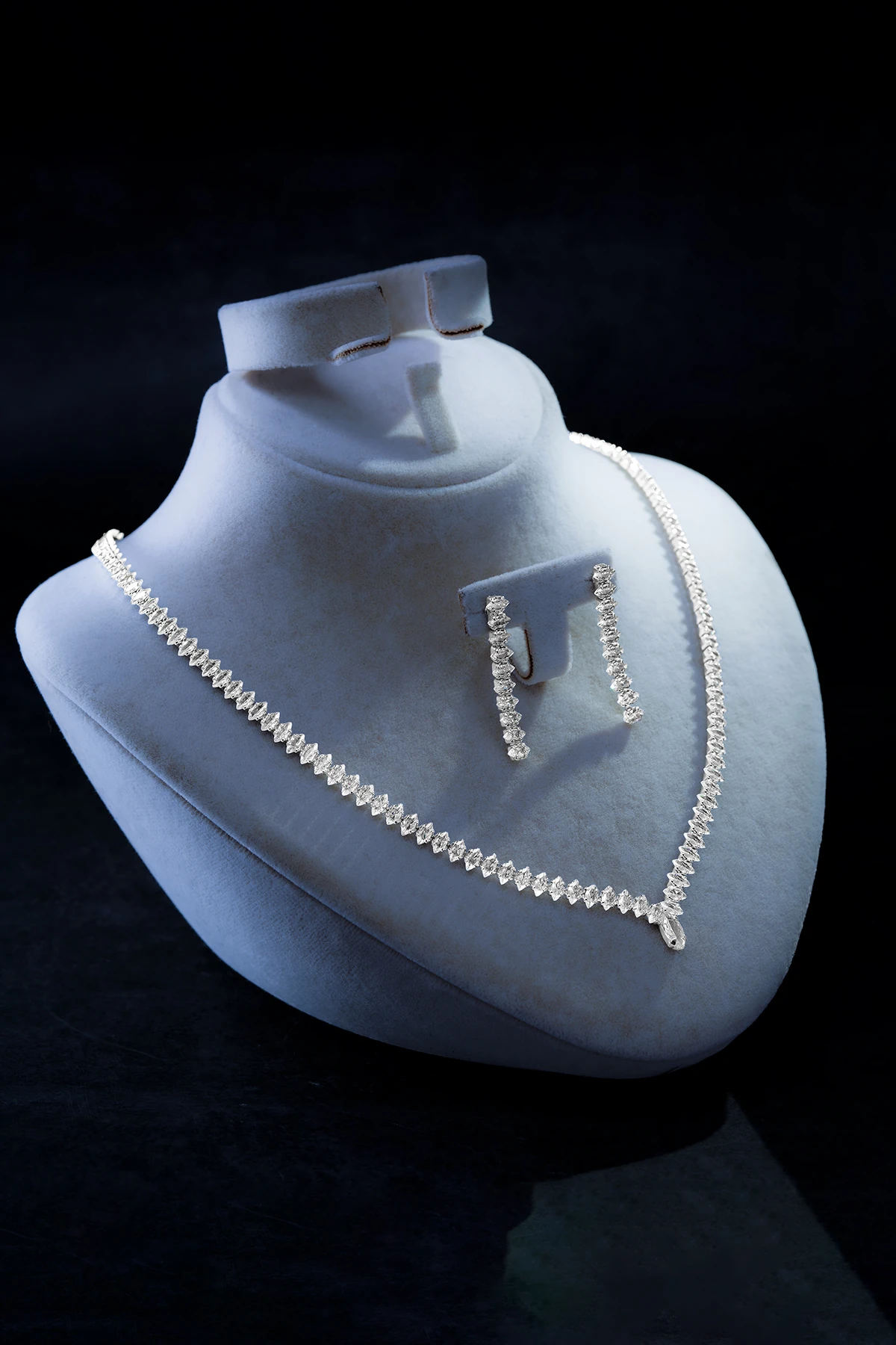 Kadın Bijuteri Kolye Küpe Set - Elena Model Zirkon Taşlı Zarif Su Yolu Set