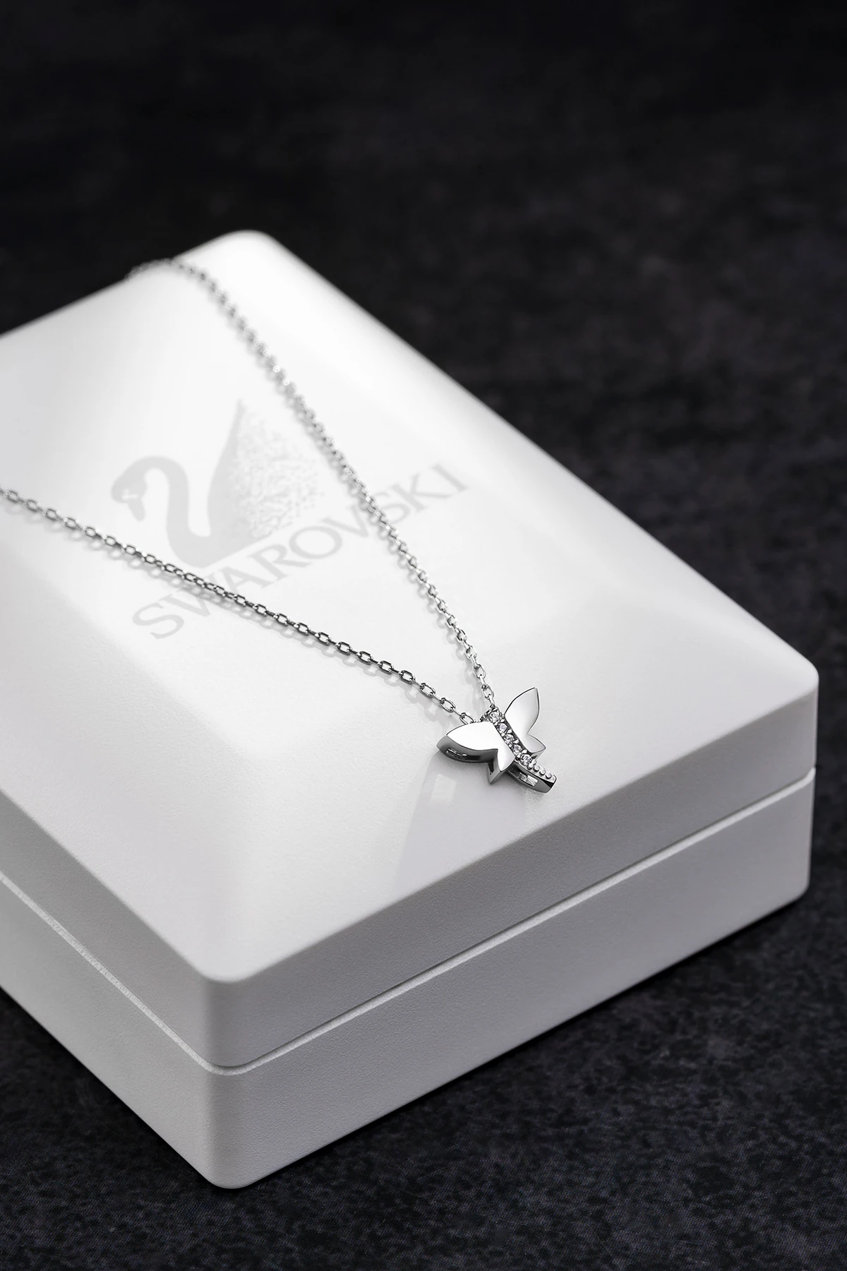 Kadın Gümüş Kolye - Swarovski Taşlı Zirconia Tek Sıra Yusufçuk Motifli Kadın Kolye