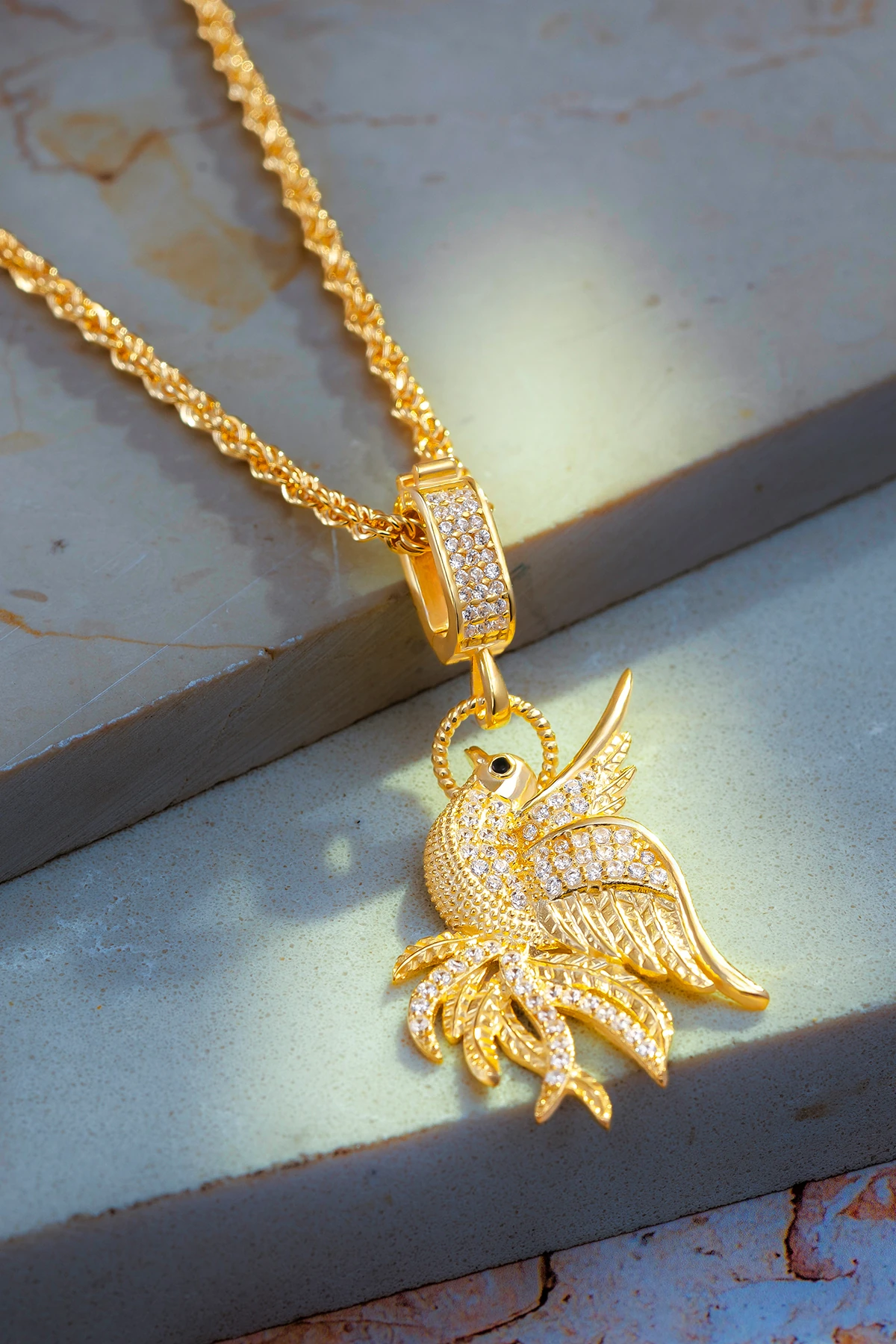 Kadın 925 Ayar Gümüş 18 Ayar Altın Kaplama Zümrüdü Anka Simurg Figürlü Kolye – Taşlı Zarif Tasarım