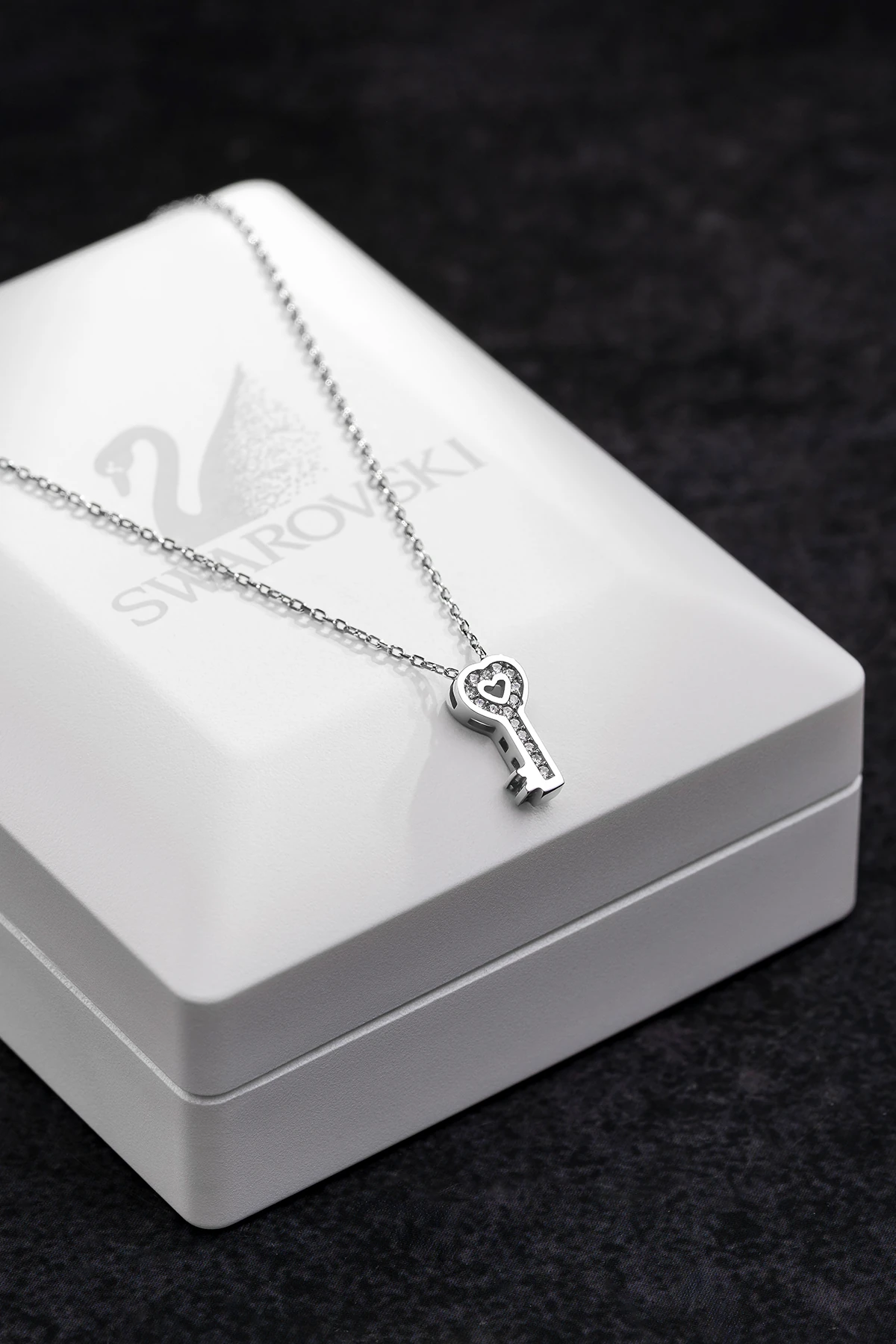 Kadın Gümüş Kolye - Swarovski Taşlı Zirconia Kalpli Anahtar Motifli Kadın Kolye