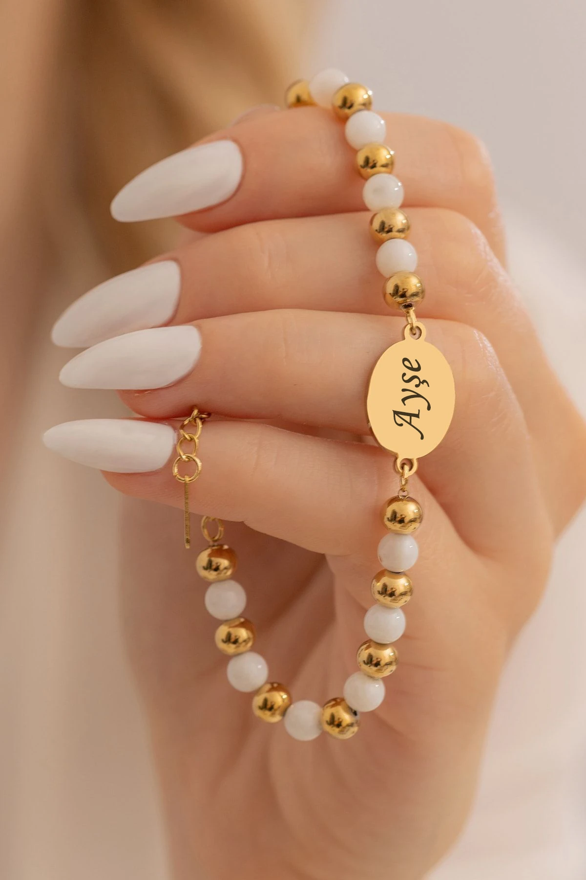 Kadın Çelik Bileklik - Beyaz Kuvars Taşı Çelik Lak Kaplamalı İsim Harf Yazılabilir Kadın Bileklik