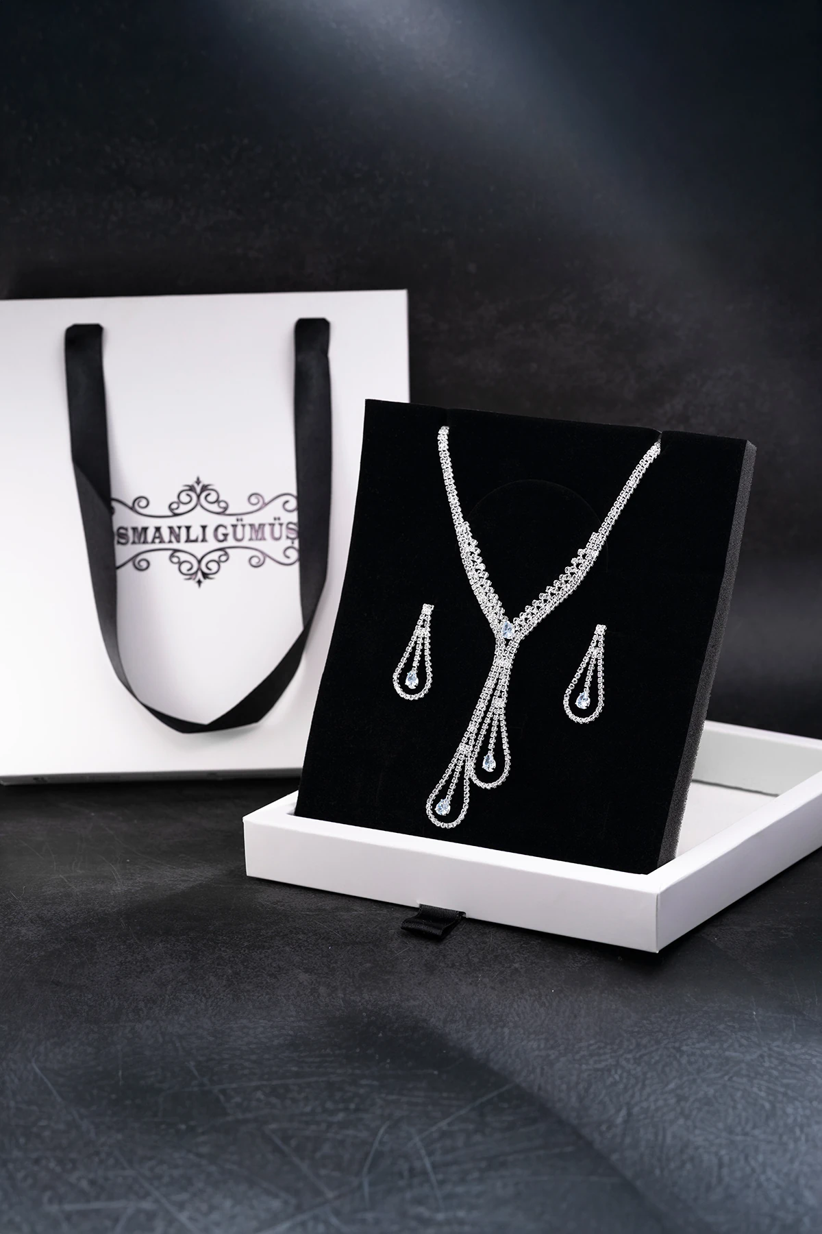 Kadın Bijuteri Kolye Küpe Set - Elisia Model Baget ve Zirkon Taşlı Su Yolu Set