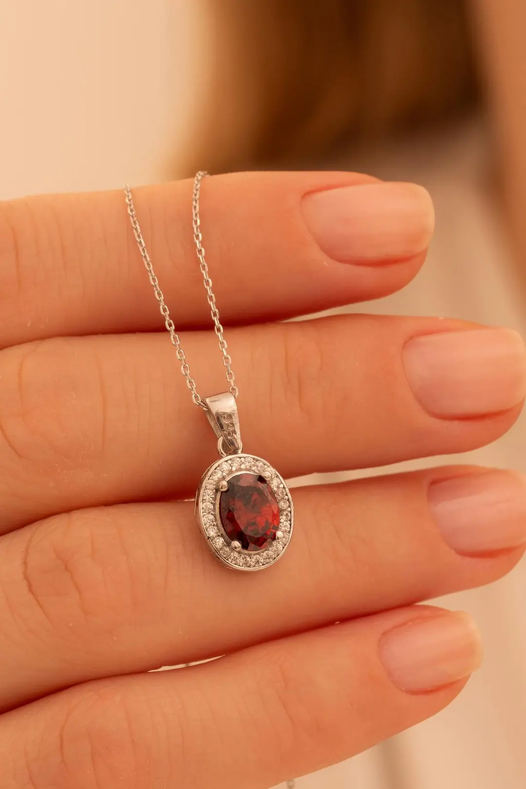 Women's Silver Necklace Elips Ruby Stone-set Zircon Süslemeli Rhodium-Plated Women's Necklace