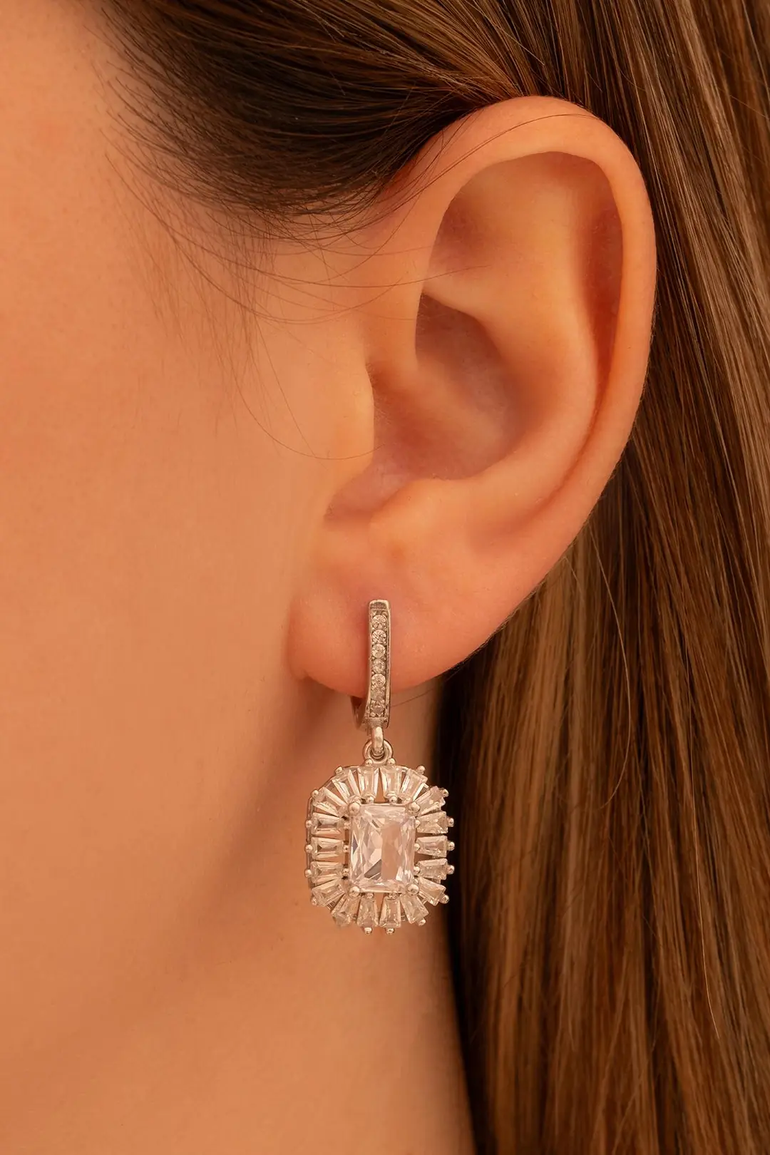 Women's Silver Earrings Square Baguette Stone-set Baguette Süslemeli Rhodium-Plated Women's Earrings