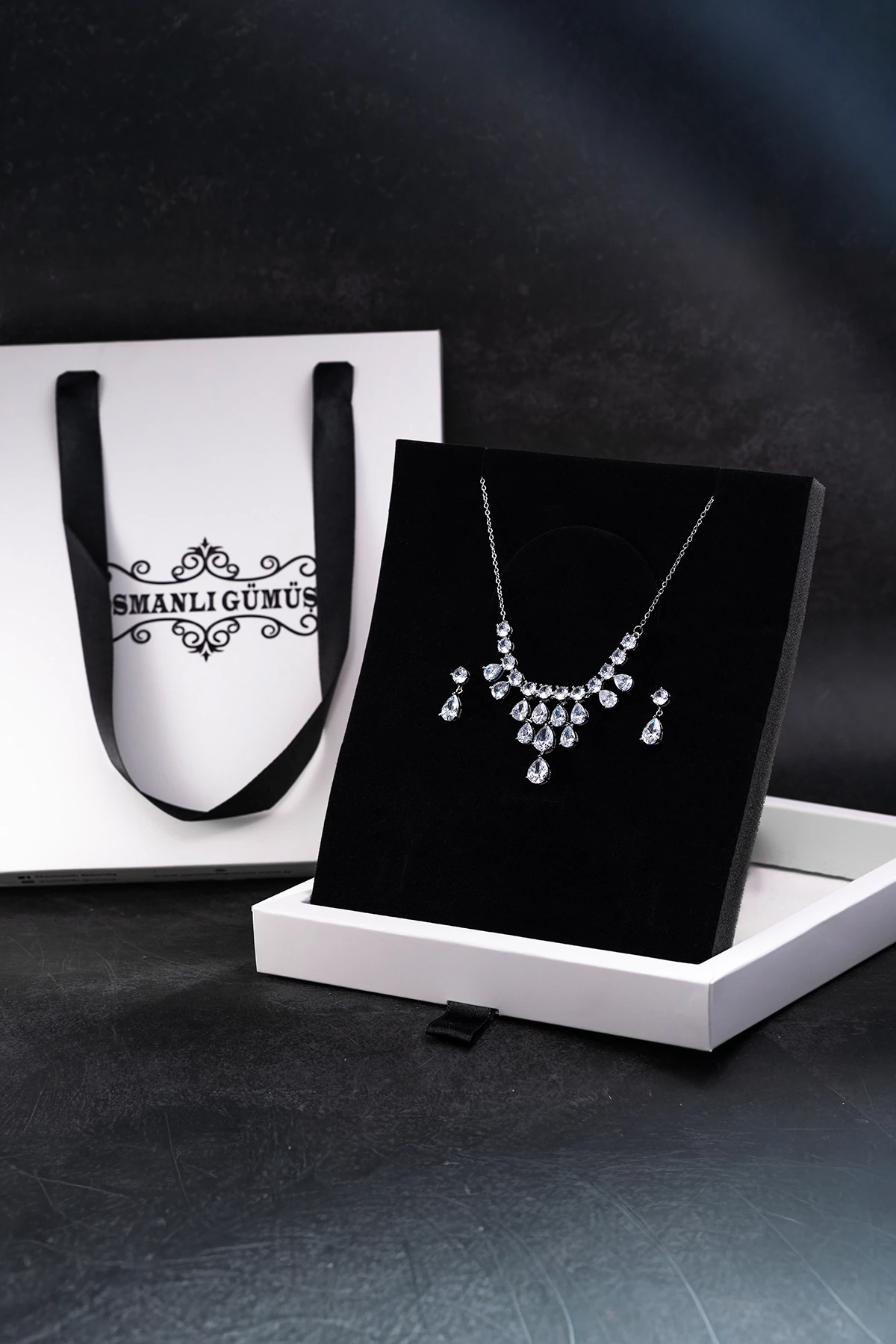 Kadın Bijuteri Kolye Küpe Set - Alegra Model Zirkon Taşlı Damla Motifli Zarif Su Yolu Set