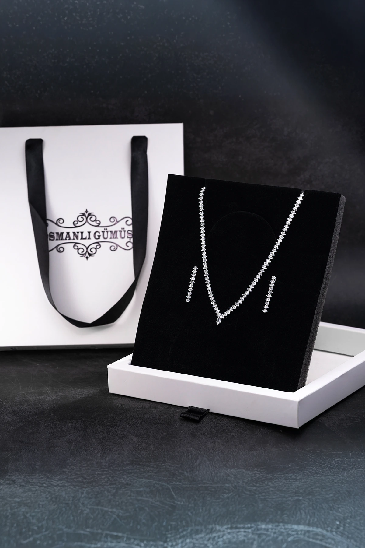 Kadın Bijuteri Kolye Küpe Set - Elena Model Zirkon Taşlı Zarif Su Yolu Set