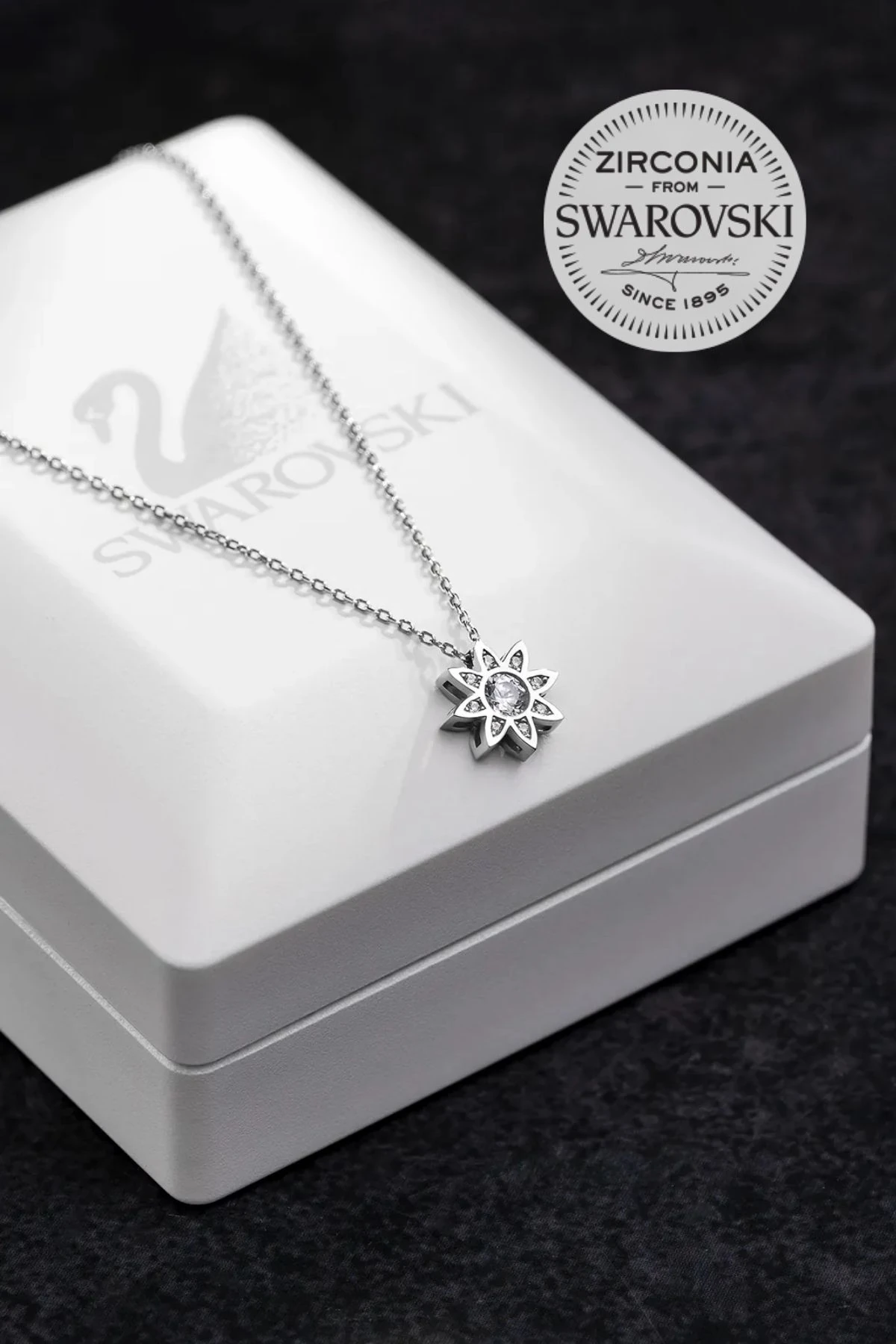 Kadın Gümüş Kolye - Swarovski Taşlı Zirconia Nergiz Motifli Kadın Kolye