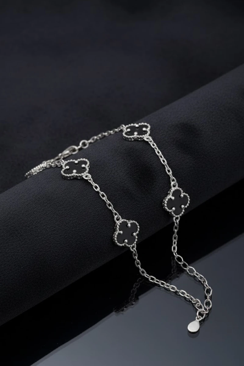 Kadın 925 Ayar Gümüş Siyah Oniks Taşlı Yonca Model Zincir Bileklik