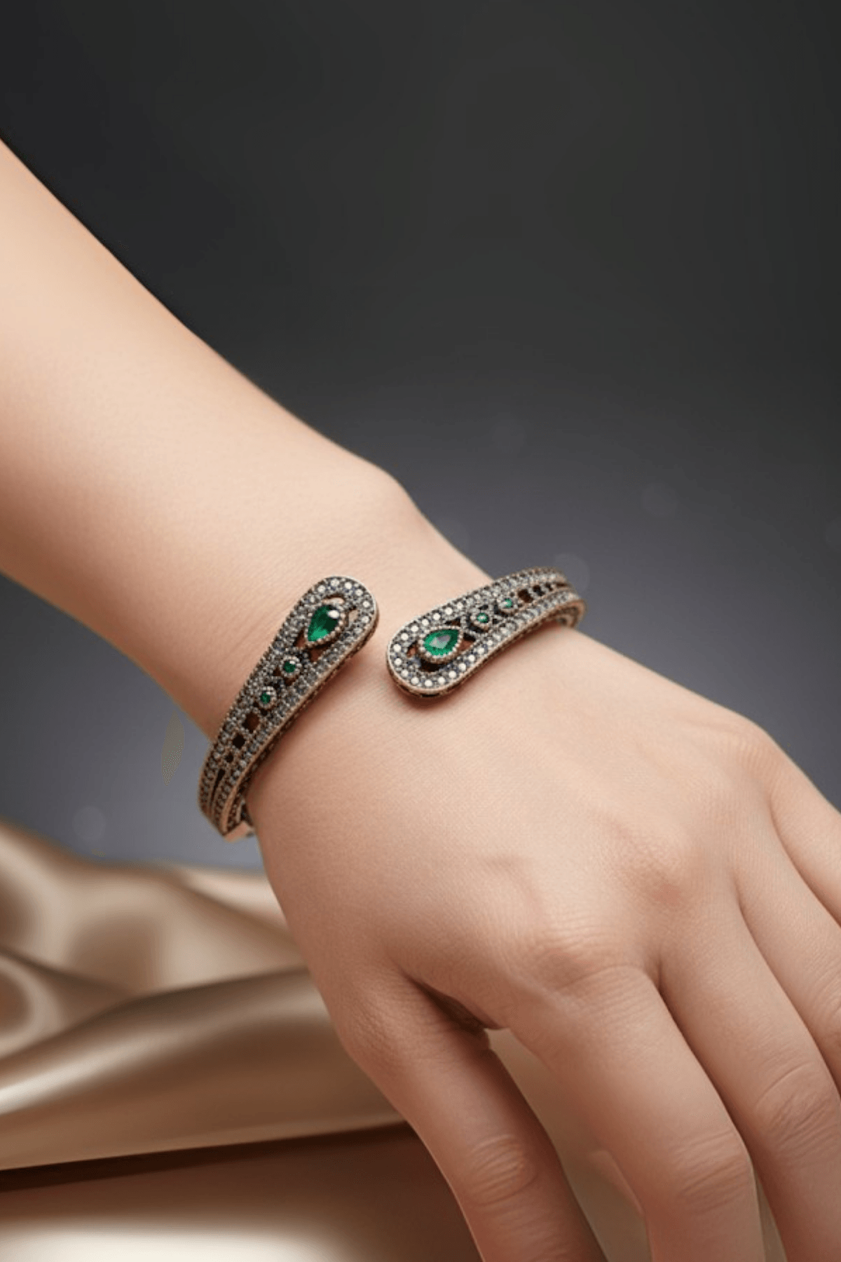 Fatmanın Eli Zümrüt Taşlı Gümüş Bronz Bileklik Bilezik