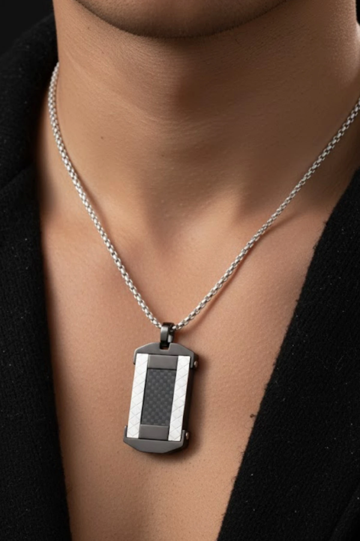 Erkek Karbon Fiber Görünümlü Polo Zincir Model Paslanmaz Çelik Plaka Kolye