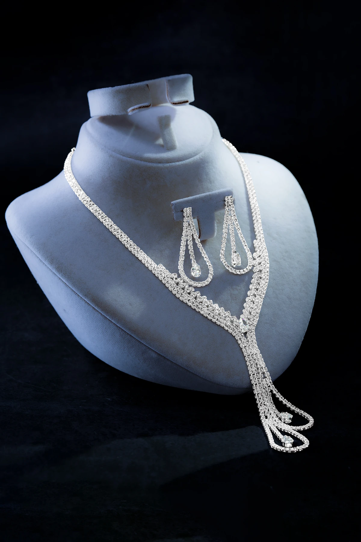 Kadın Bijuteri Kolye Küpe Set - Elisia Model Baget ve Zirkon Taşlı Su Yolu Set