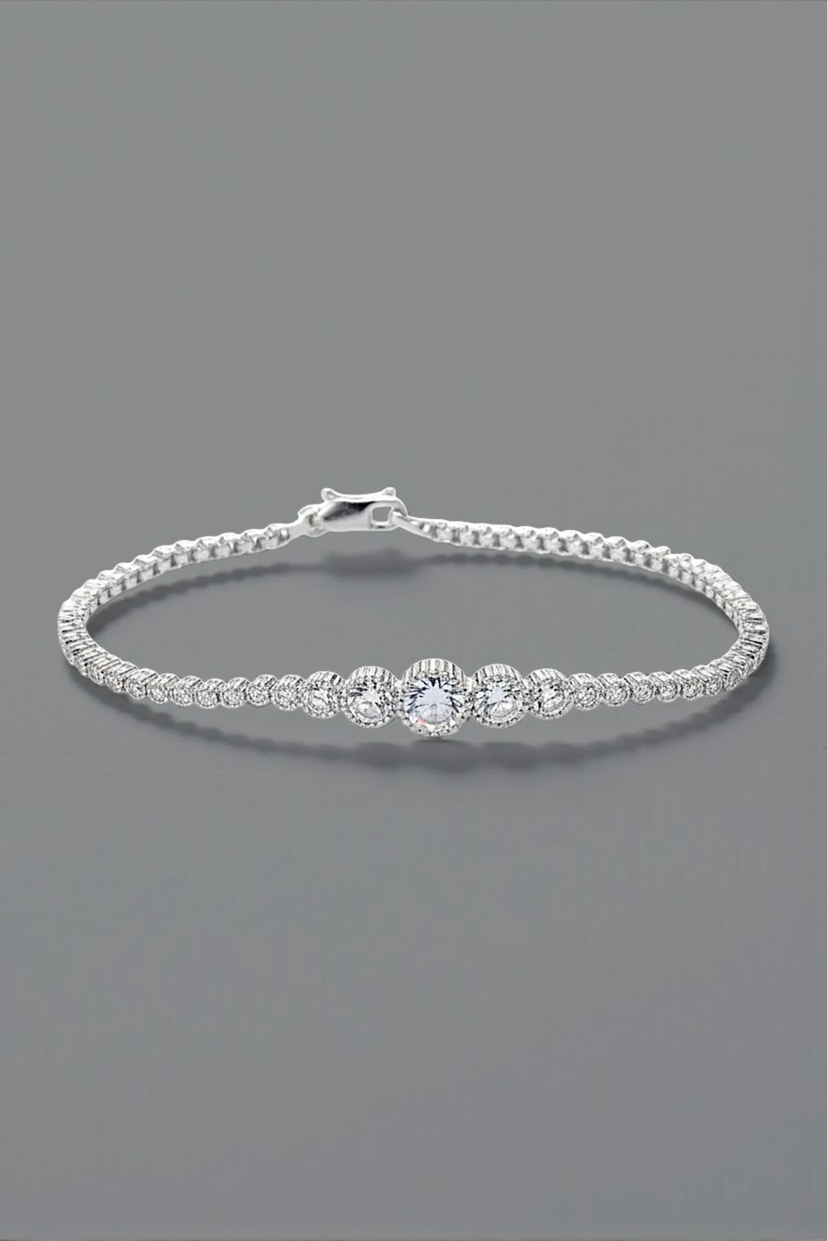 Parla Model Zirkon Taşlı Gümüş Su Yolu Kadın Bileklik