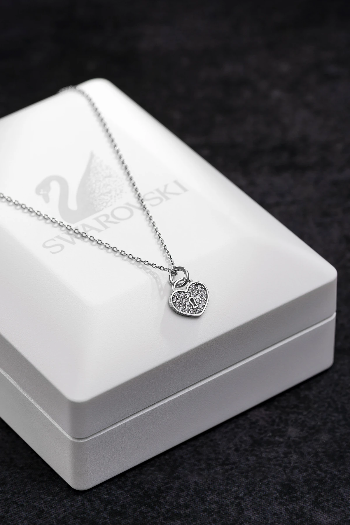 Kadın Gümüş Kolye - Swarovski Taşlı Zirconia Kilit ve Kalp Motifli Kadın Kolye