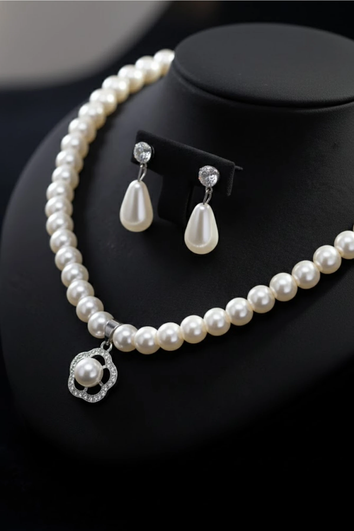 Kadın İnci Kolye Küpe Set - Helena Model Çiçek Motifli Kadın İnci Set