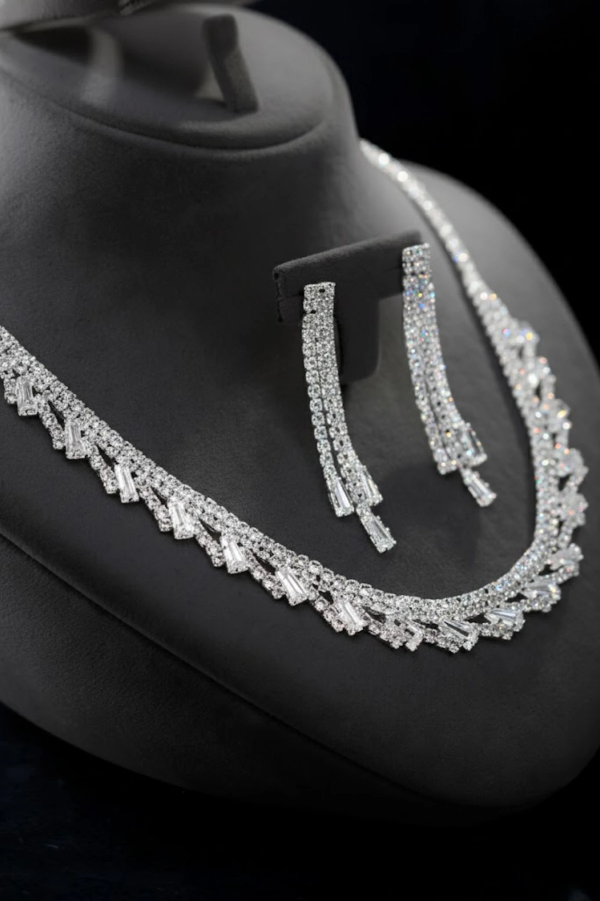 Kadın Bijuteri Kolye Küpe Set - Isabella Model Baget Ve Zirkon Taşlı Zarif Su Yolu Set