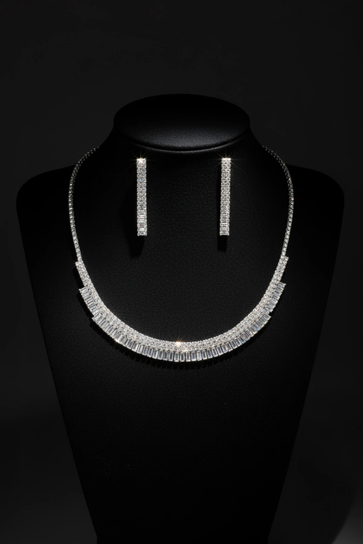 Kadın Bijuteri Kolye Küpe Set - Aurora Model Baget Taşlı Zarif Su Yolu Set