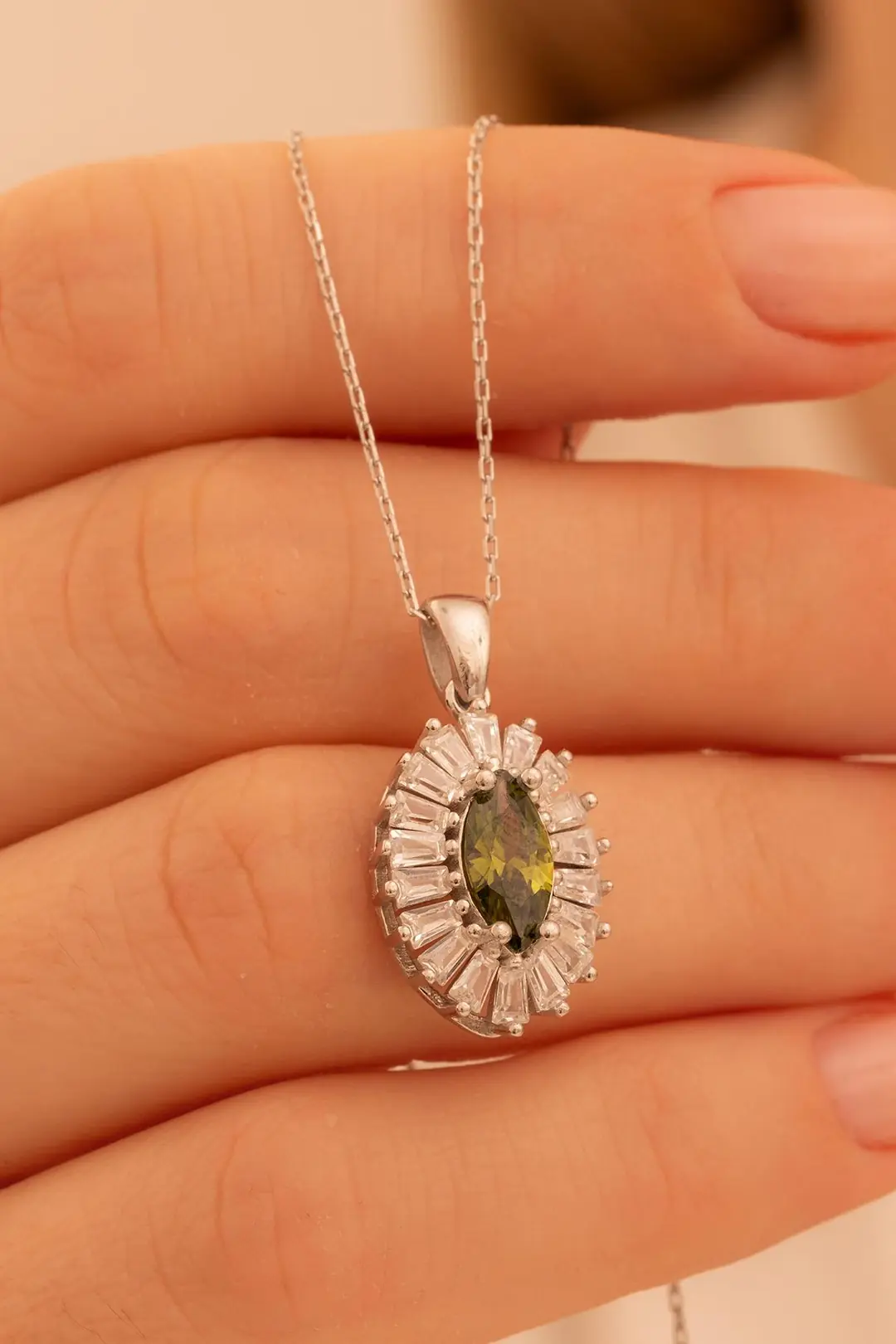Women's Silver Necklace Drop Zultanit Stone-set Baguette Süslemeli Rhodium-Plated Women's Necklace