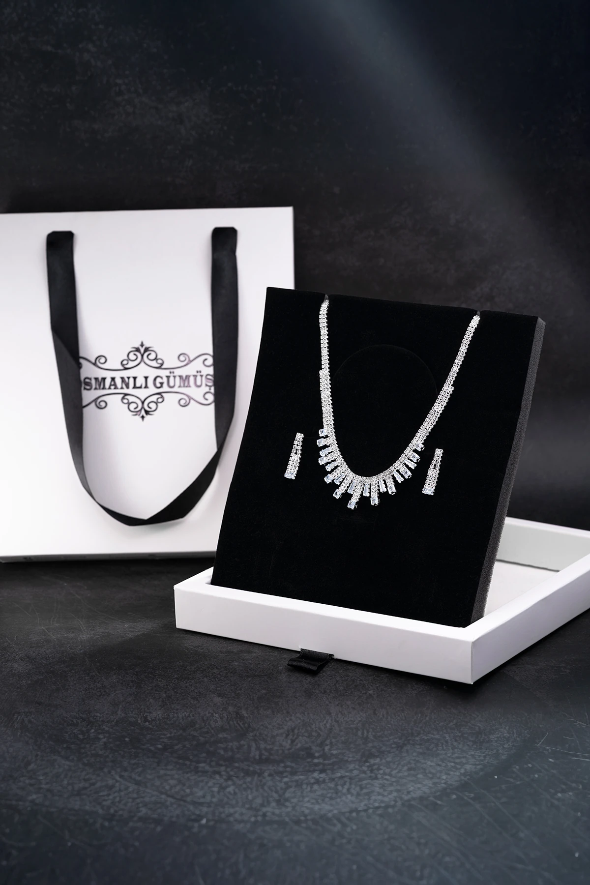 Kadın Bijuteri Kolye Küpe Set - Aurelia Model Zirkon Taşlı Zarif Su Yolu Set