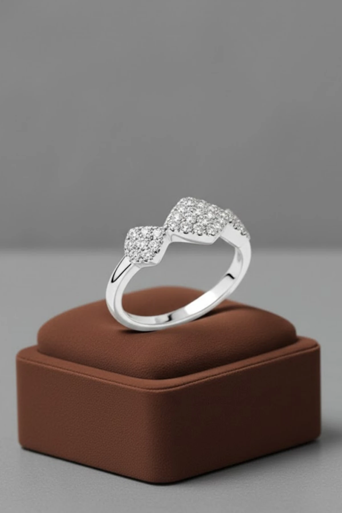 Kadın Gümüş Yüzük - Kleopatra Model Zirkon Taşlı Su Yolu Yüzük