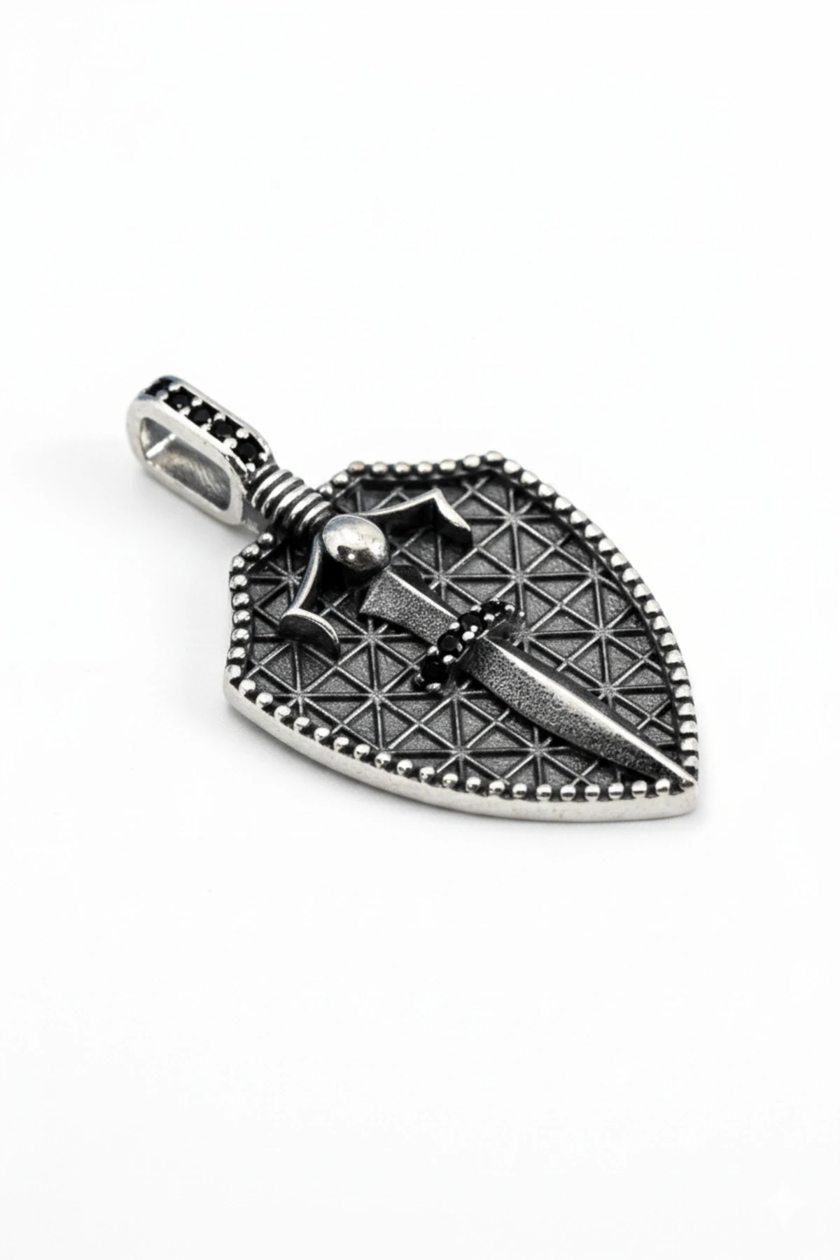 Erkek Gümüş Kolye - 925 Ayar Kabartmalı Kalkan Hançer İşlemeli Tilki Kuyruğu Zincirli Erkek Kolye