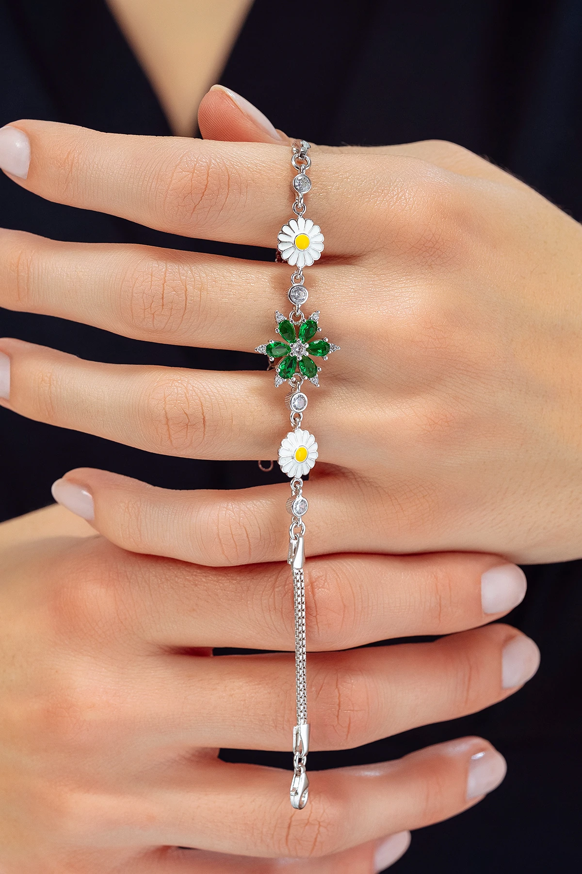 Kadın Gümüş Bileklik Yeşil Zirkon Taşlı Nergiz Motifli Yanı Papatya Çiçek Kadın Bileklik