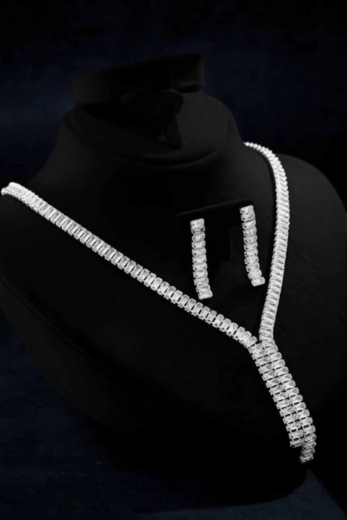 Kadın Bijuteri Kolye Küpe Set - Elora Model Baget Taşlı Zarif Su Yolu Set