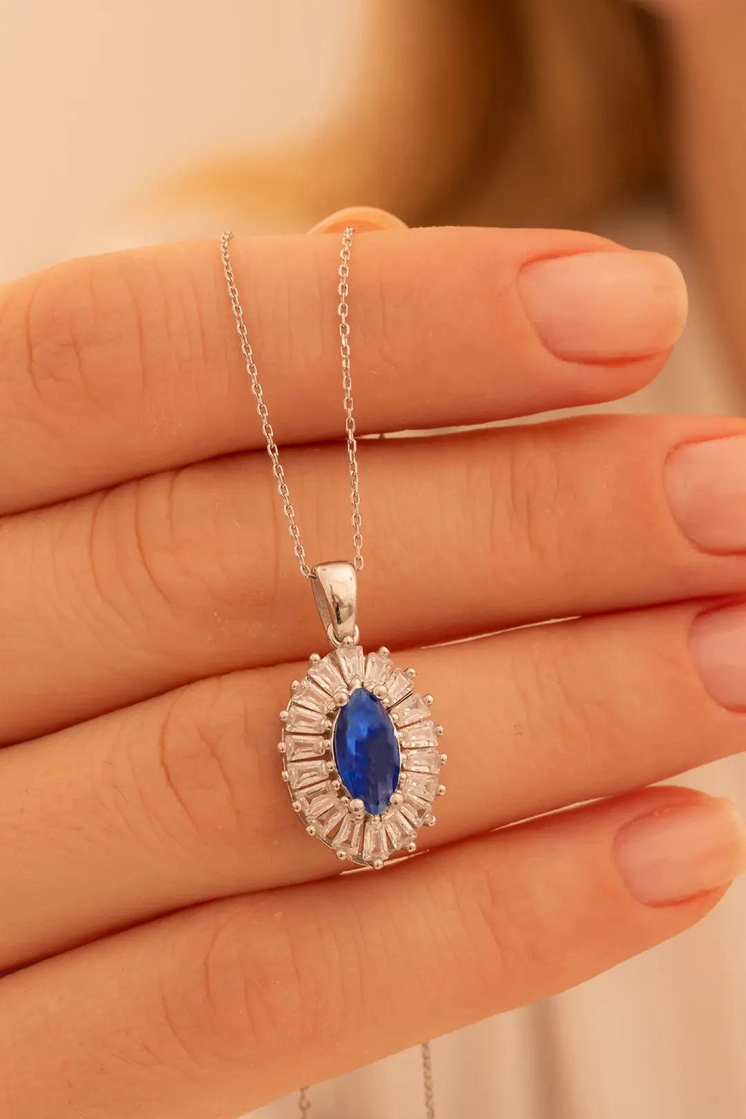 Women's Silver Necklace Drop Sapphire Stone-set Baguette Süslemeli Rhodium-Plated Women's Necklace