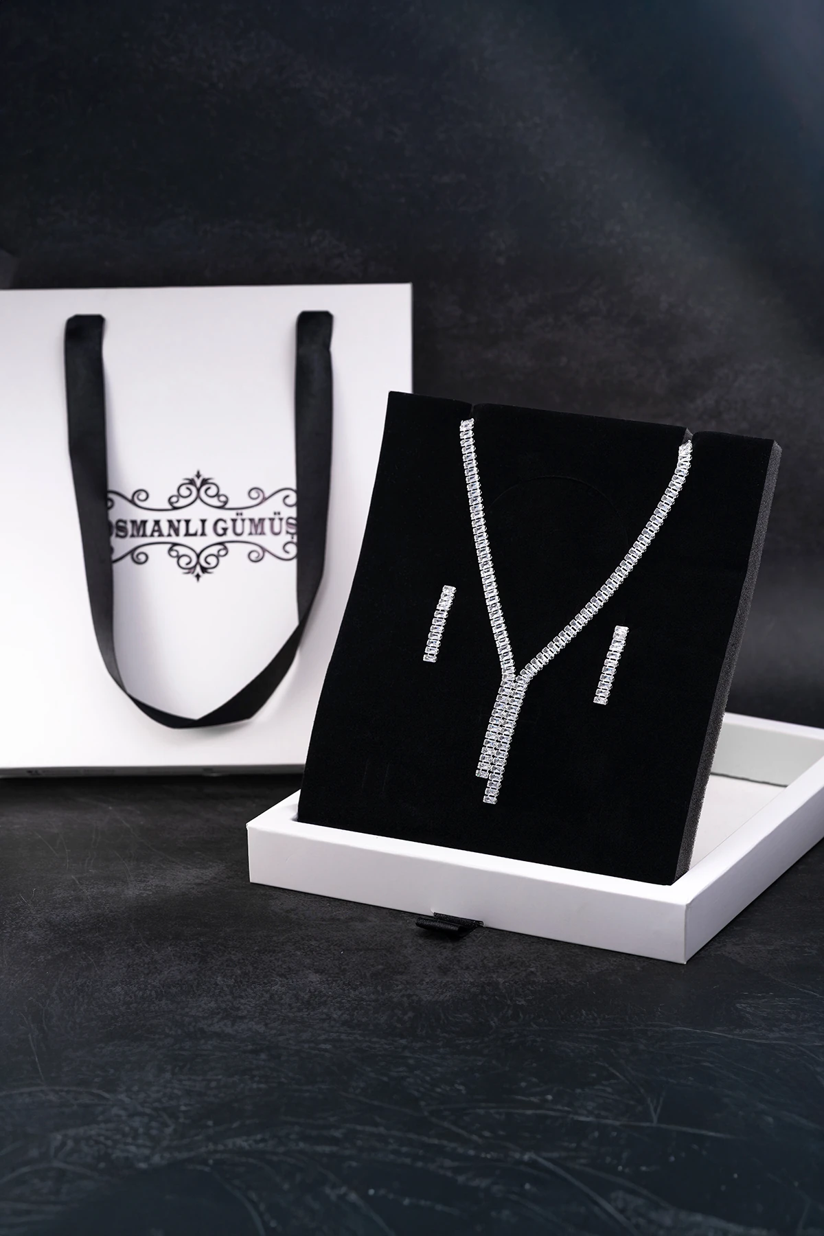 Kadın Bijuteri Kolye Küpe Set - Elora Model Baget Taşlı Zarif Su Yolu Set