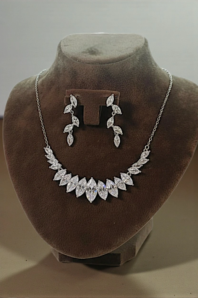 Kadın Bijuteri Kolye Küpe Set - Esmerelda Model Baget ve Zirkon Taşlı Zarif Su Yolu Set