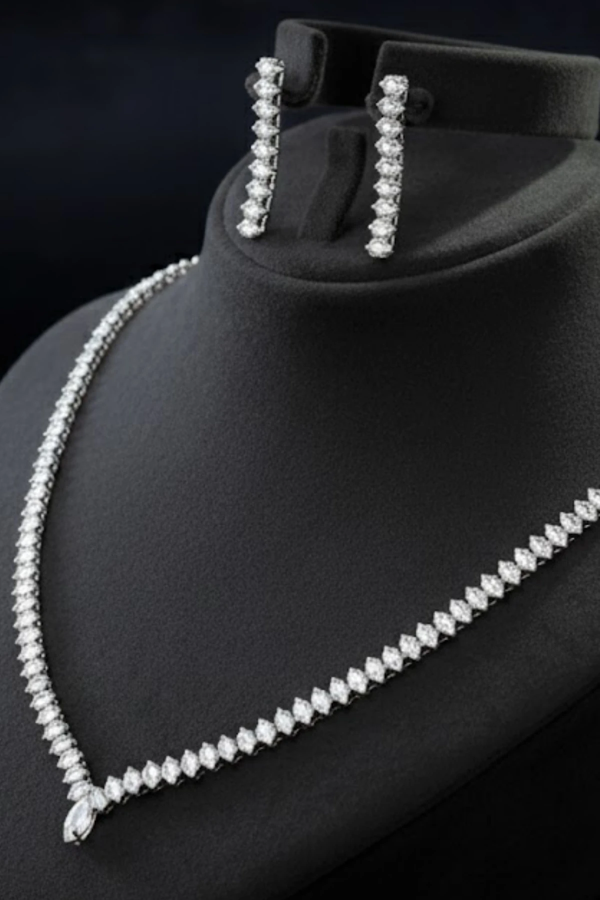 Kadın Bijuteri Kolye Küpe Set - Elena Model Zirkon Taşlı Zarif Su Yolu Set