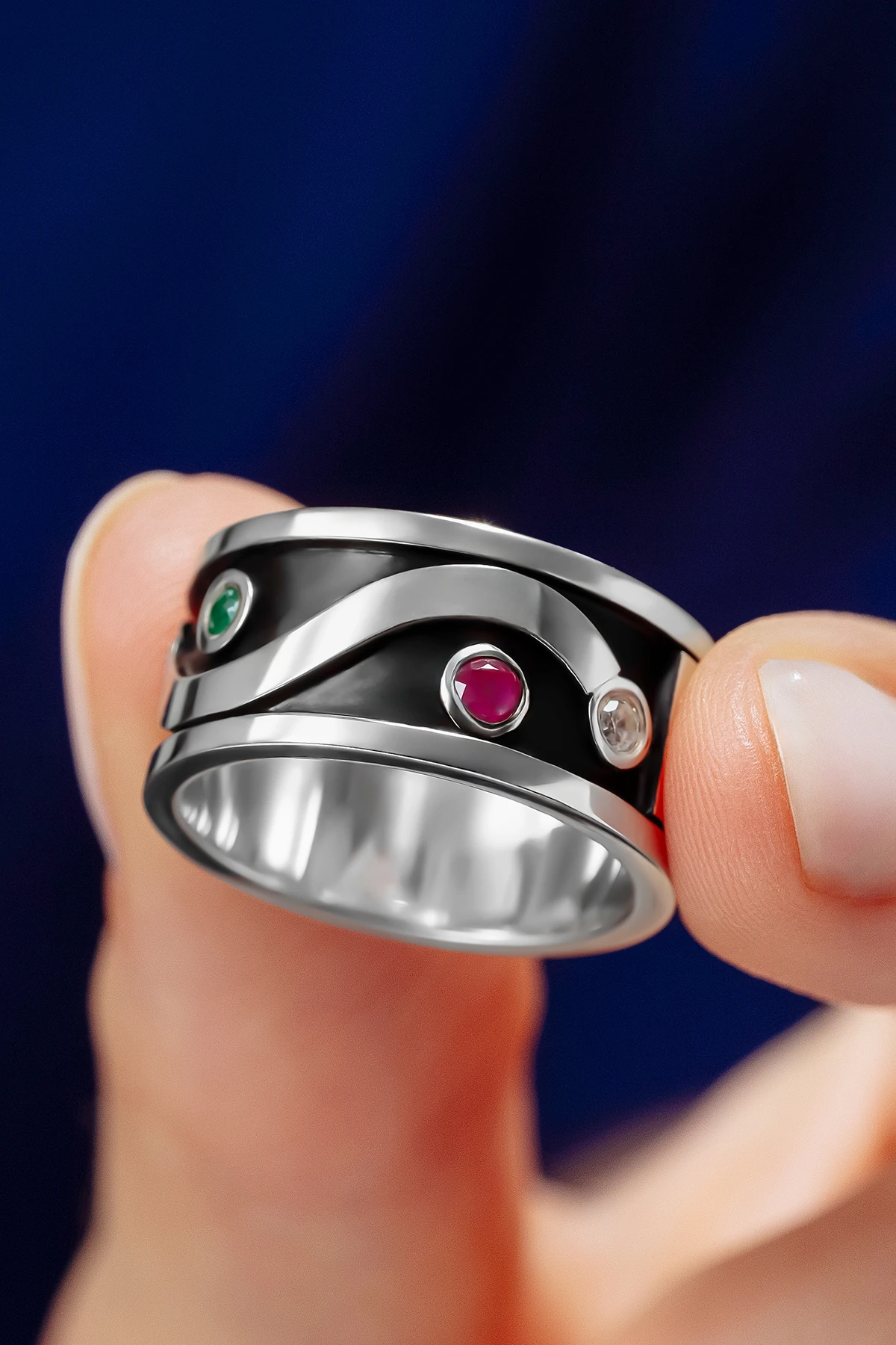 Kişiye Özel Orijinal Yakut Zümrüt Ve Zirkon Taşı İsim Yazılabilir 925 Ayar Gümüş Erkek Alyans Yüzük