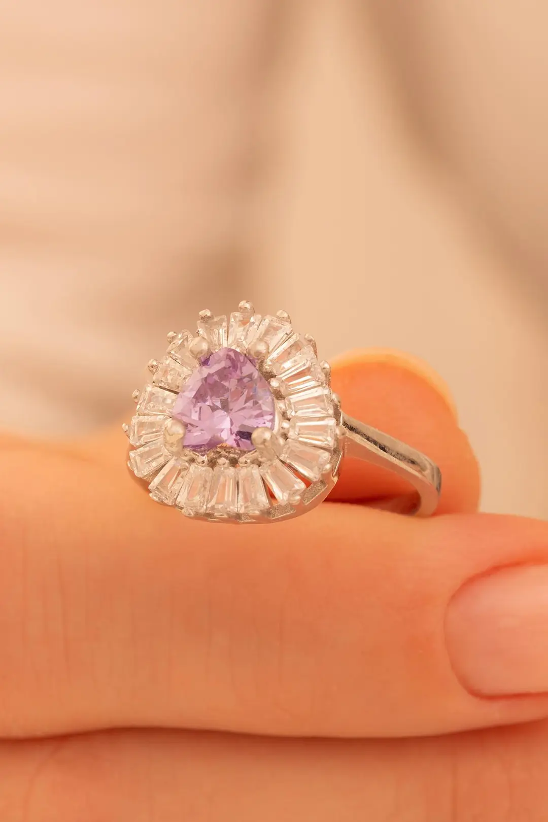 Women's Silver Ring Heart Amethyst Stone-set Baguette Süslemeli Rhodium-Plated Women's Ring