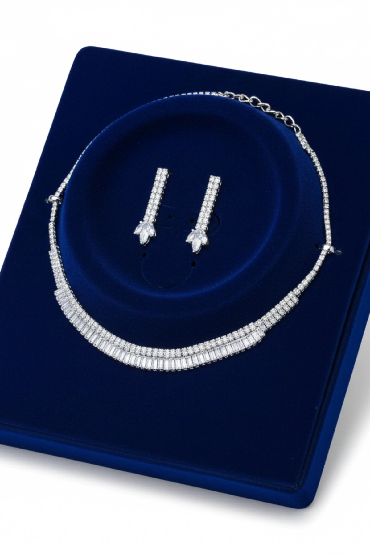 Kadın Bijuteri Kolye Küpe Set - Carolina Model Baget ve Zirkon Taşlı Zarif Su Yolu Set