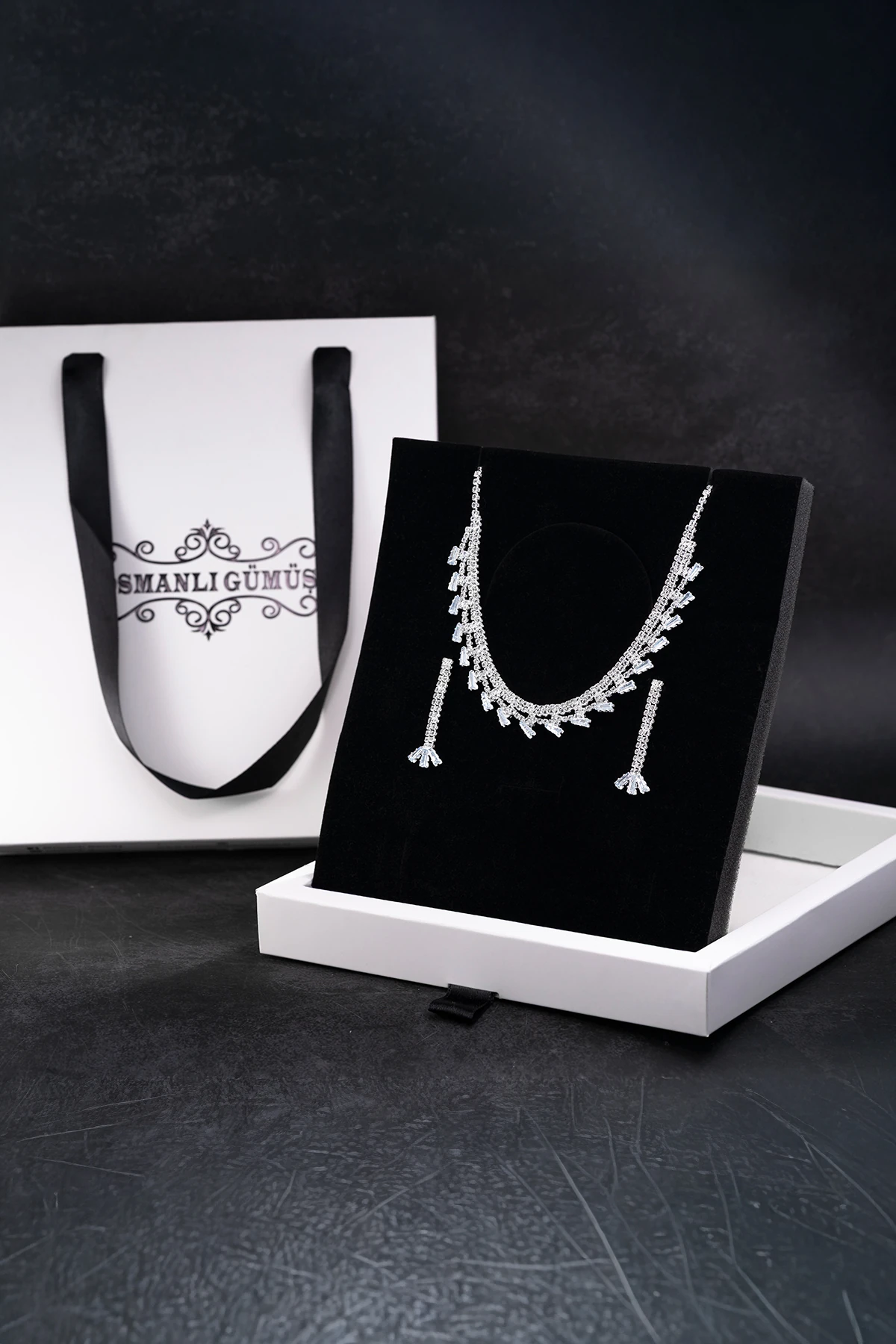 Kadın Bijuteri Kolye Küpe Set - Amara Model Baget ve Zirkon Taşlı Zarif Su Yolu Set