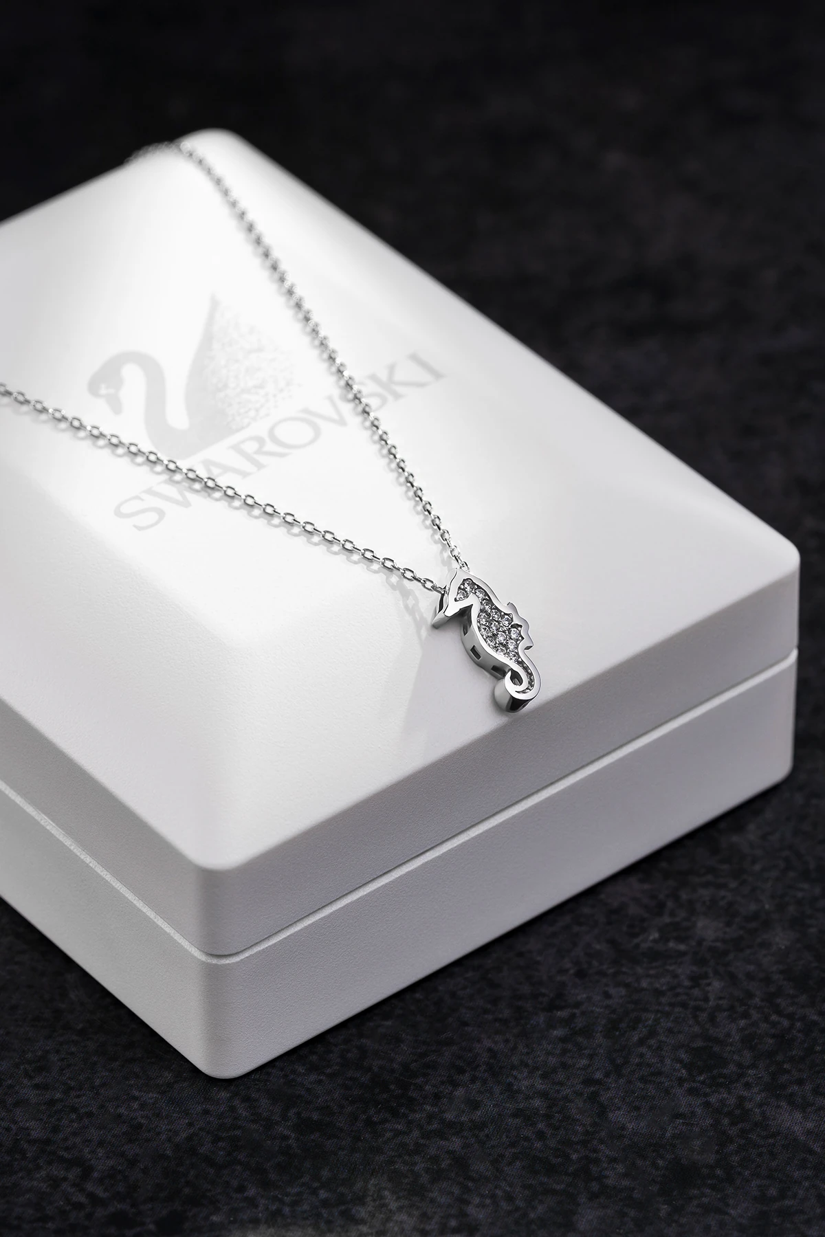 Kadın Gümüş Kolye - Swarovski Taşlı Zirconia Deniz Atı Motifli Kadın Kolye