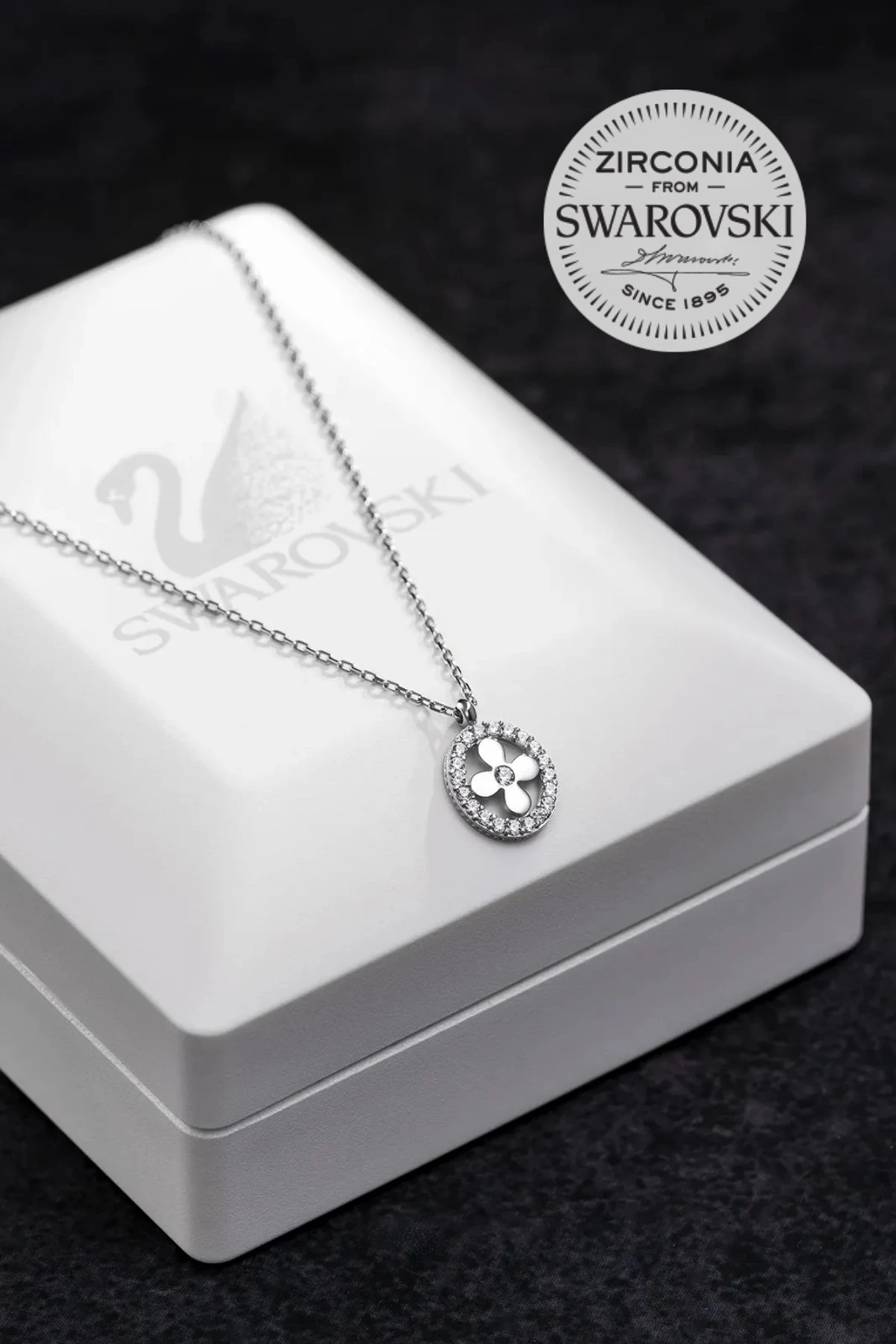 Kadın Gümüş Kolye - Swarovski Taşlı Zirconia Halka Çiçek Motifli Kadın Kolye