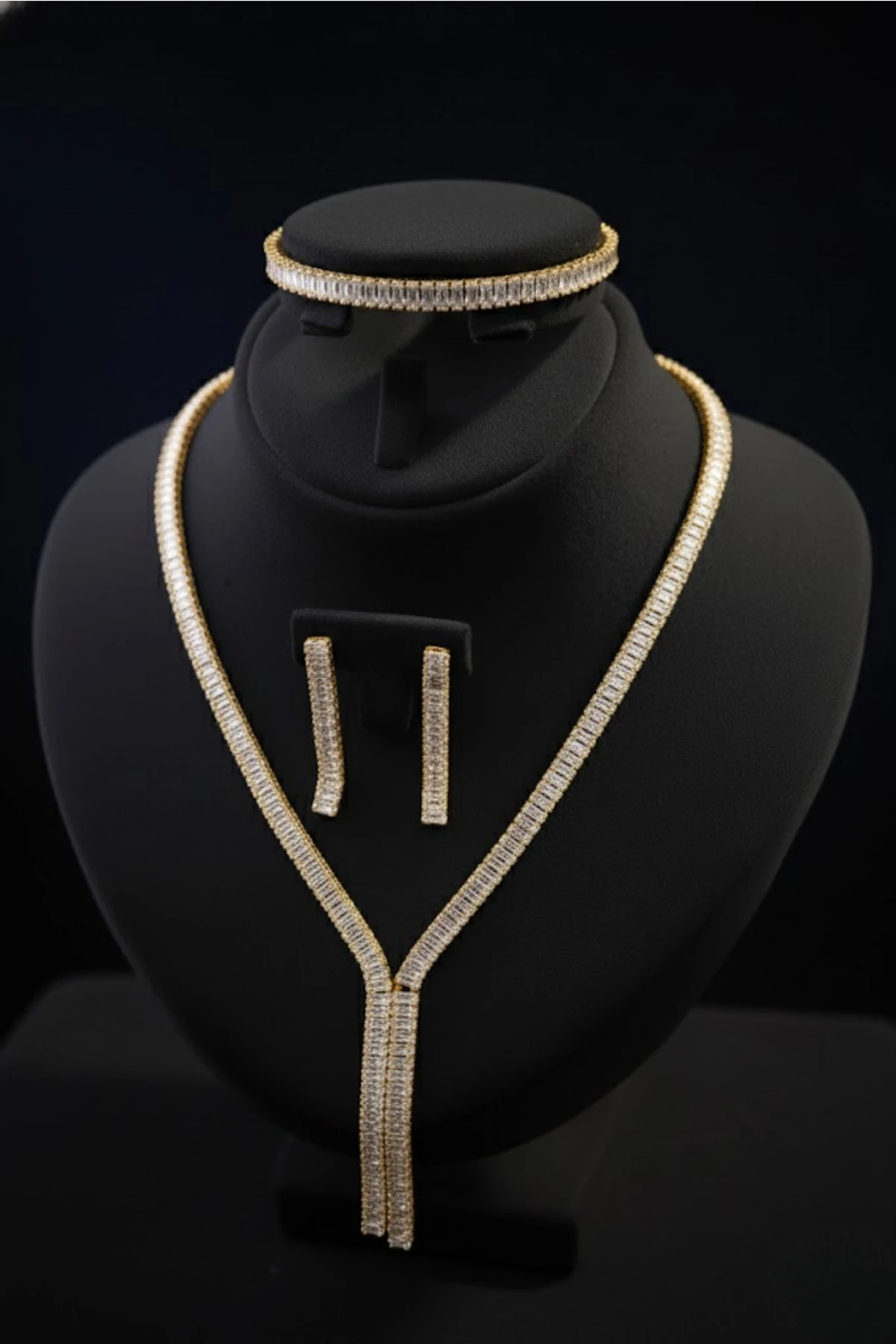 Kadın Bijuteri Kolye Bileklik Küpe Tam Set - Altın Kaplama Elora Baget Taşlı Zarif Su Yolu Tam Set