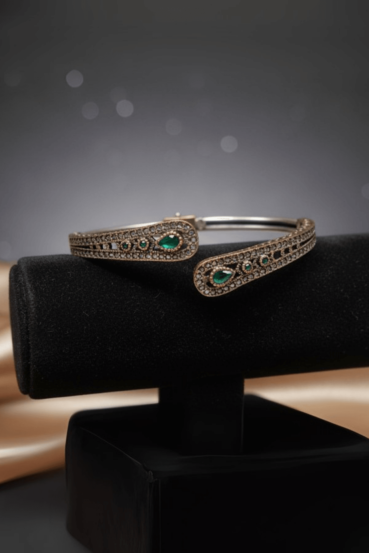 Fatmanın Eli Zümrüt Taşlı Gümüş Bronz Bileklik Bilezik