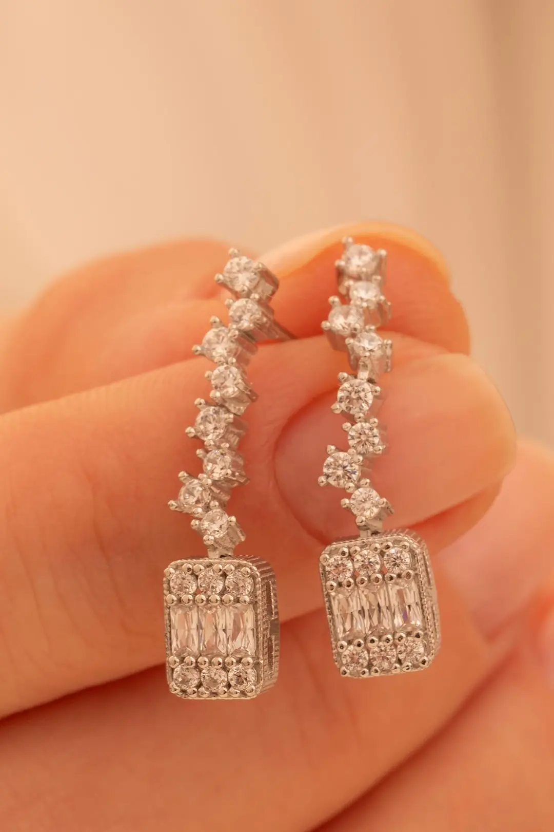 Women's Silver Earrings Nazlı Baguette Stone-set Zircon Süslemeli Women's Earrings
