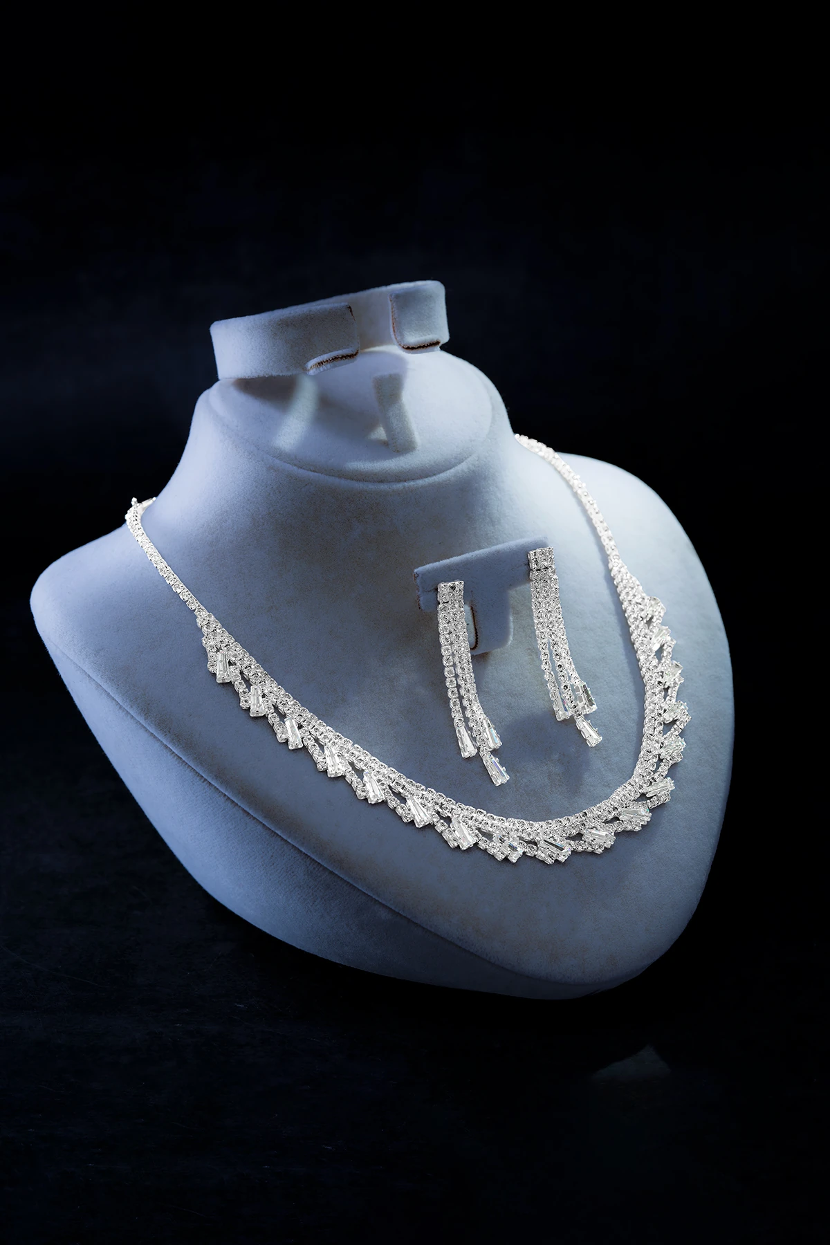 Kadın Bijuteri Kolye Küpe Set - Isabella Model Baget Ve Zirkon Taşlı Zarif Su Yolu Set