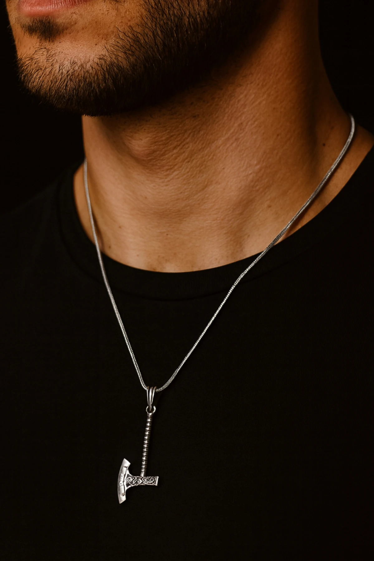 Erkek Balta Figürlü Gümüş Kolye – Viking Savaşçı Modeli