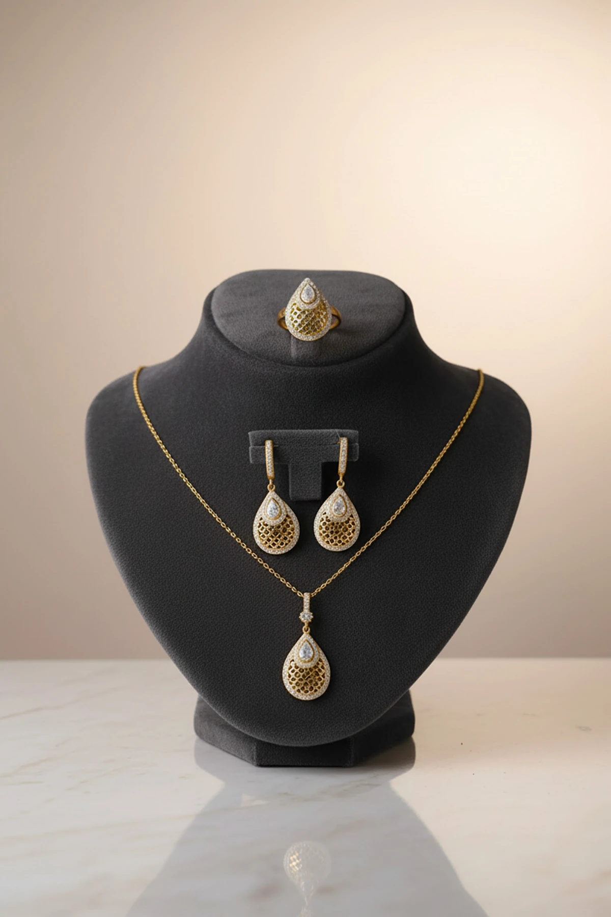 Kadın Gümüş Kolye Yüzük Küpe Set - Damla Model 22 Ayar Altın Kaplama Zirkon Taşlı Gümüş Set